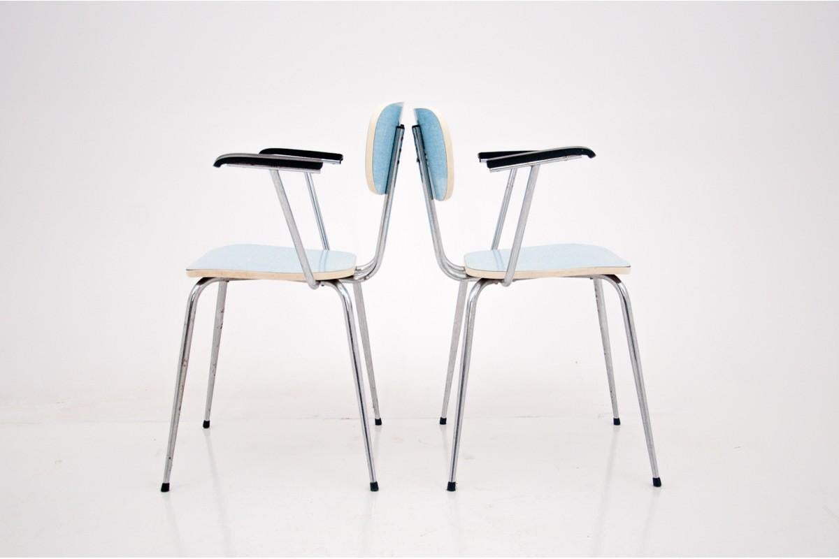 Pair of chairs with armrests, Poland, 1970s.

Chairs with a modern, industrial design. They have wide, delicately profiled backrests and armrests.

dimensions: height 79 cm seat height 45 cm width 61 cm depth 50 cm