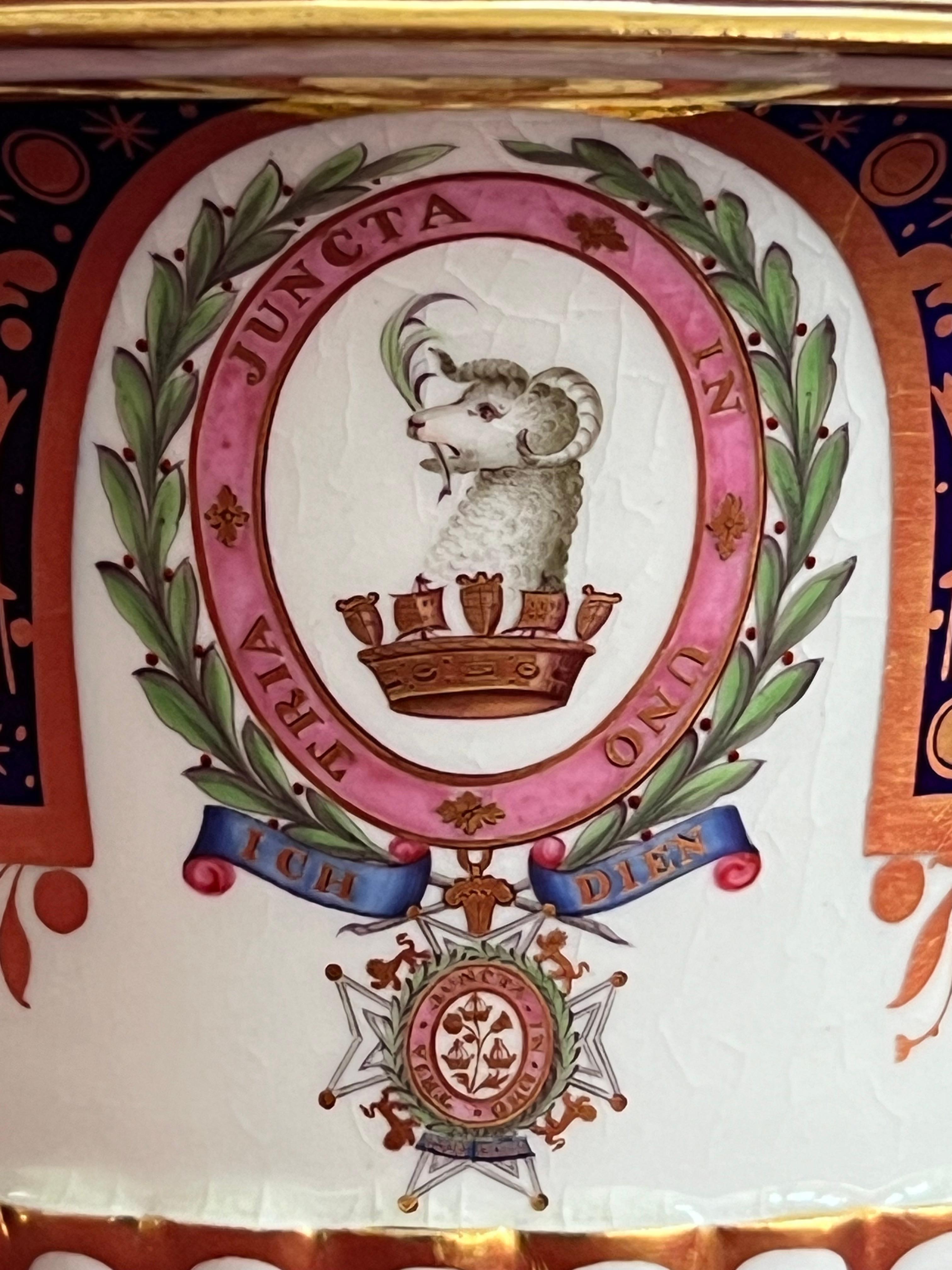 Porcelaine Paire de soupières de service Sir James Yeo de Chamberlain Worcester, vers1815 en vente