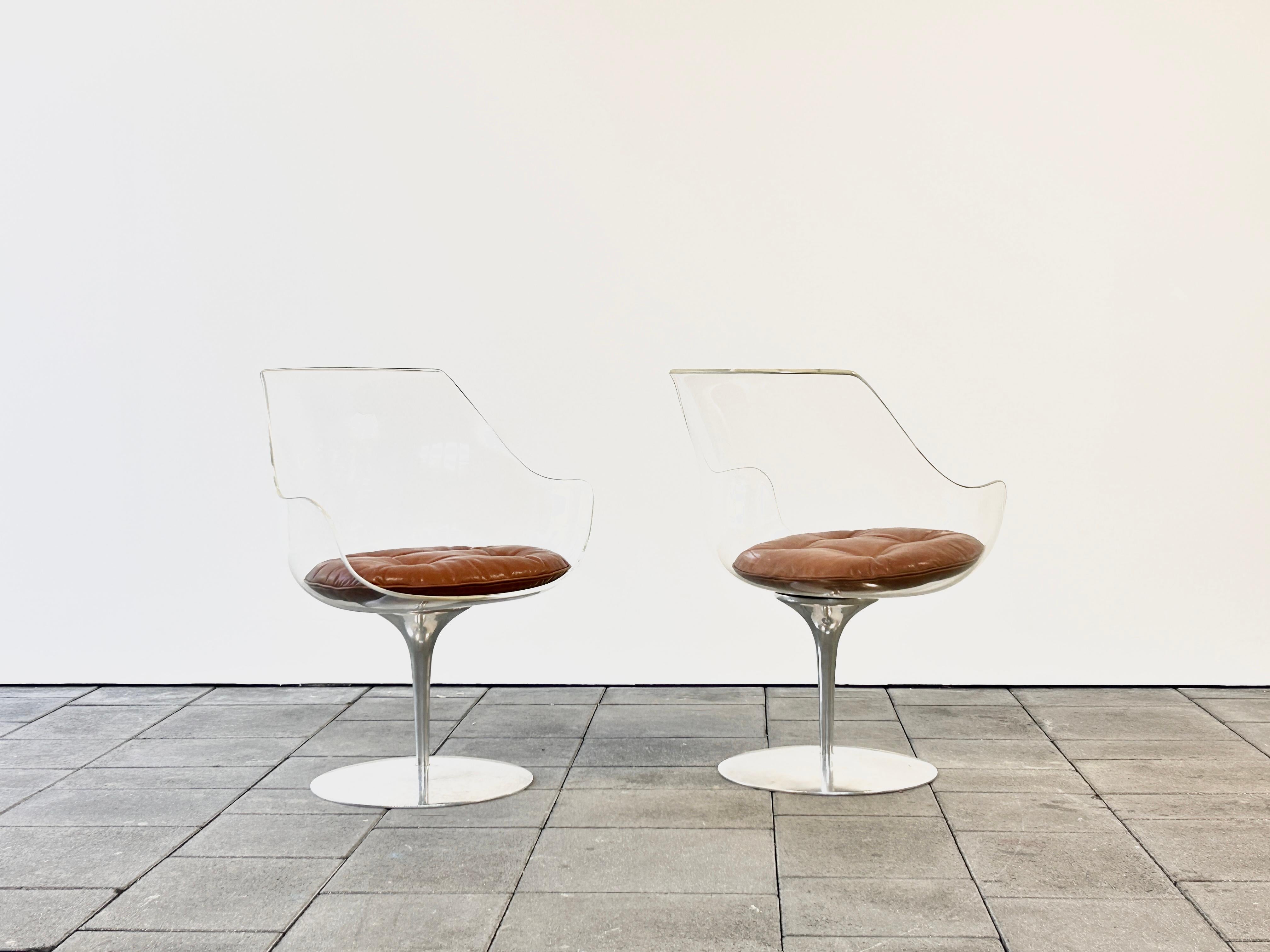 Leather A pair of Champagner chairs by Estelle & Ervine Laverne for Formes Nouvelles