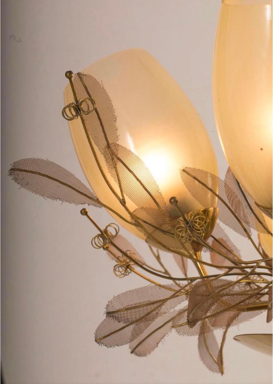 Scandinavo moderno Una coppia di lampadari di Paavo Tynell in vendita