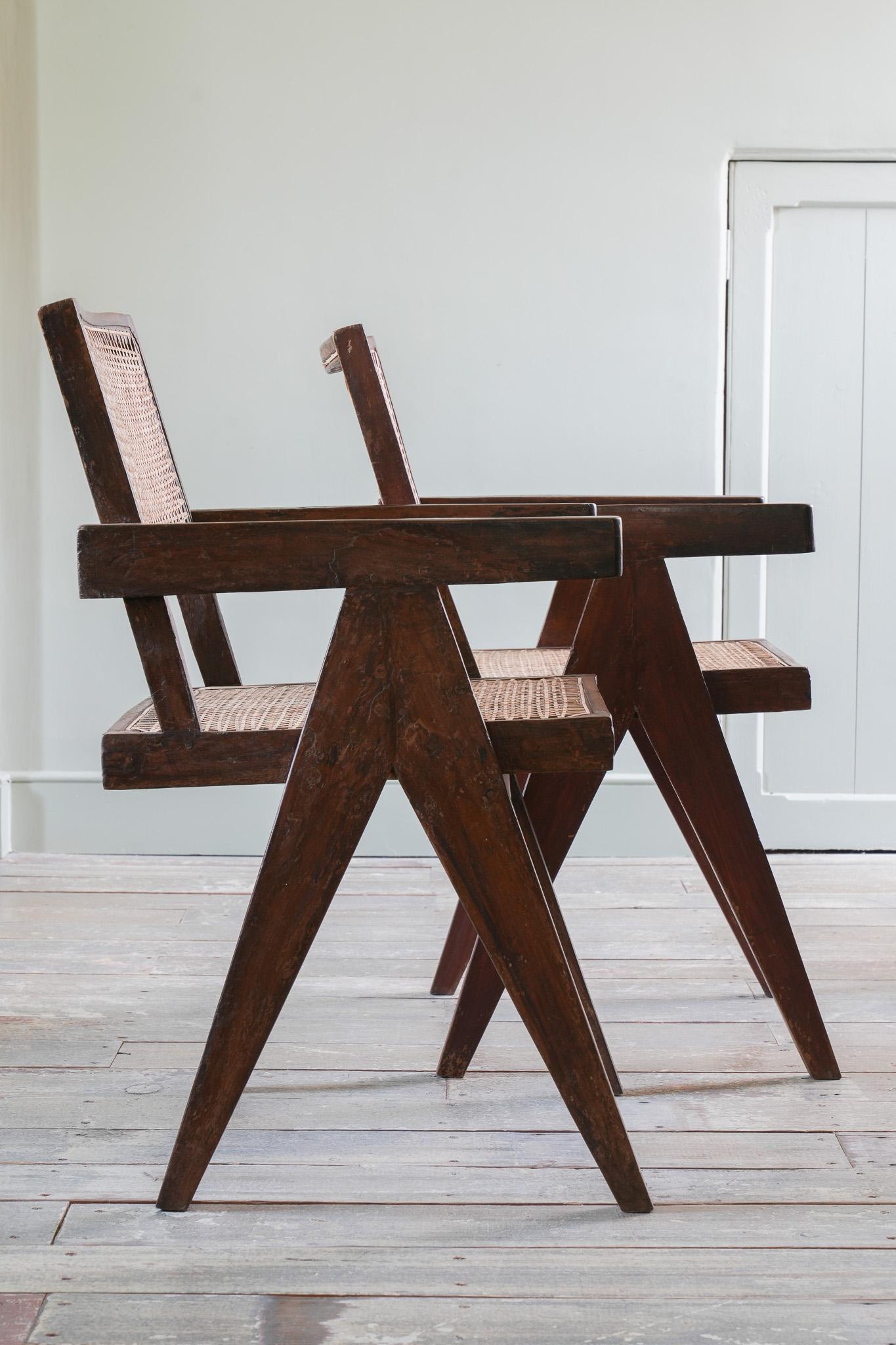 Paire de chaises de bureau en rotin de Chandigarh par Pierre Jeanneret Bon état - En vente à Conwy, GB