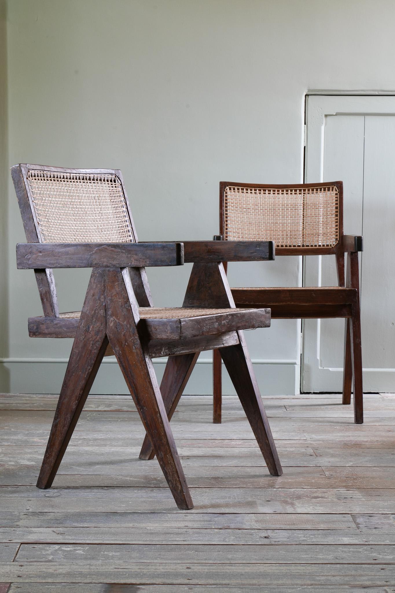 20ième siècle Paire de chaises de bureau en rotin de Chandigarh par Pierre Jeanneret en vente