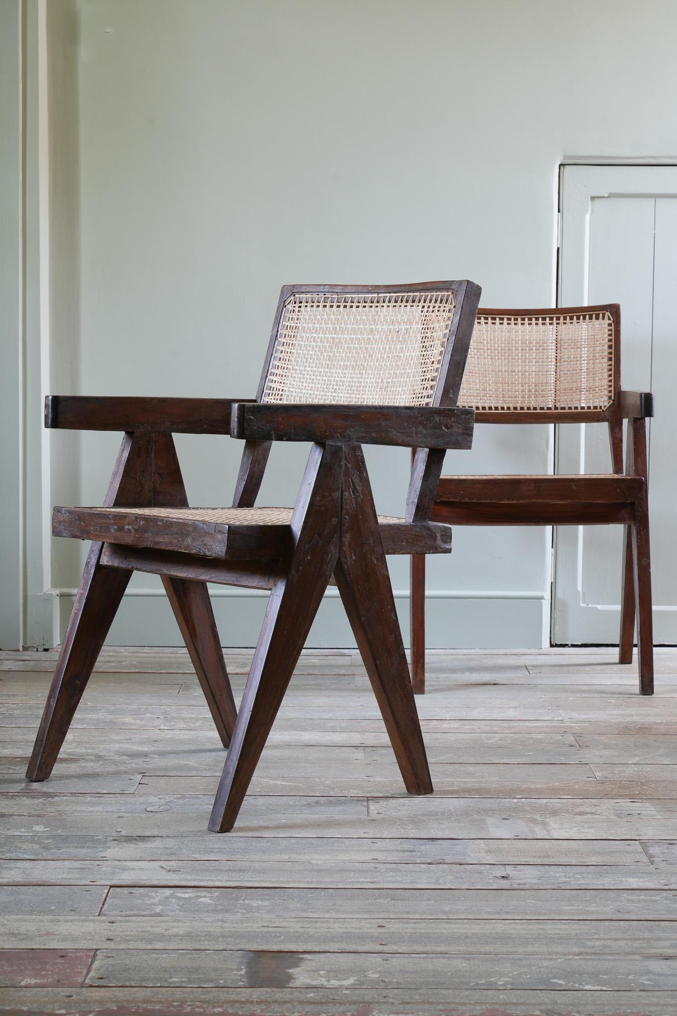 Canne Paire de chaises de bureau en rotin de Chandigarh par Pierre Jeanneret en vente