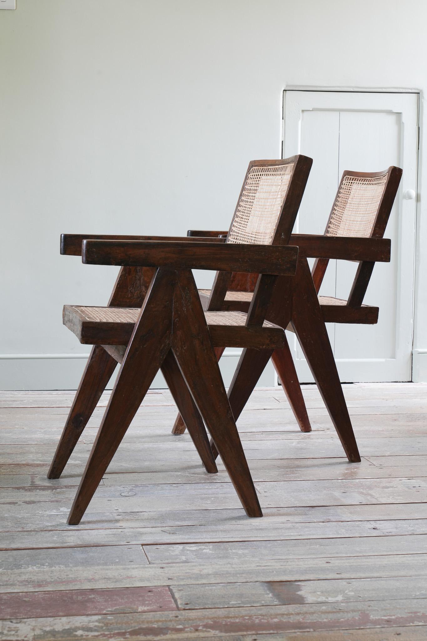 Paire de chaises de bureau en rotin de Chandigarh par Pierre Jeanneret en vente 1