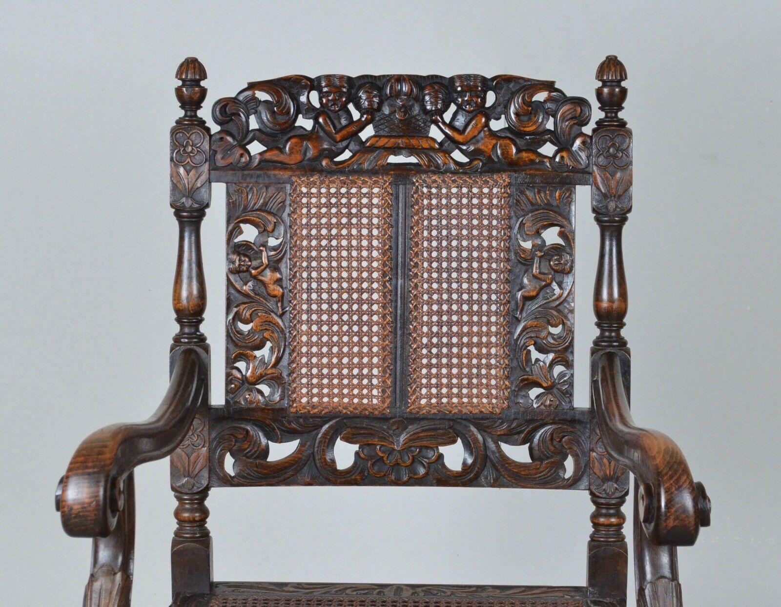 Anglais Paire de fauteuils Charles II en noyer sculpté à la main en vente