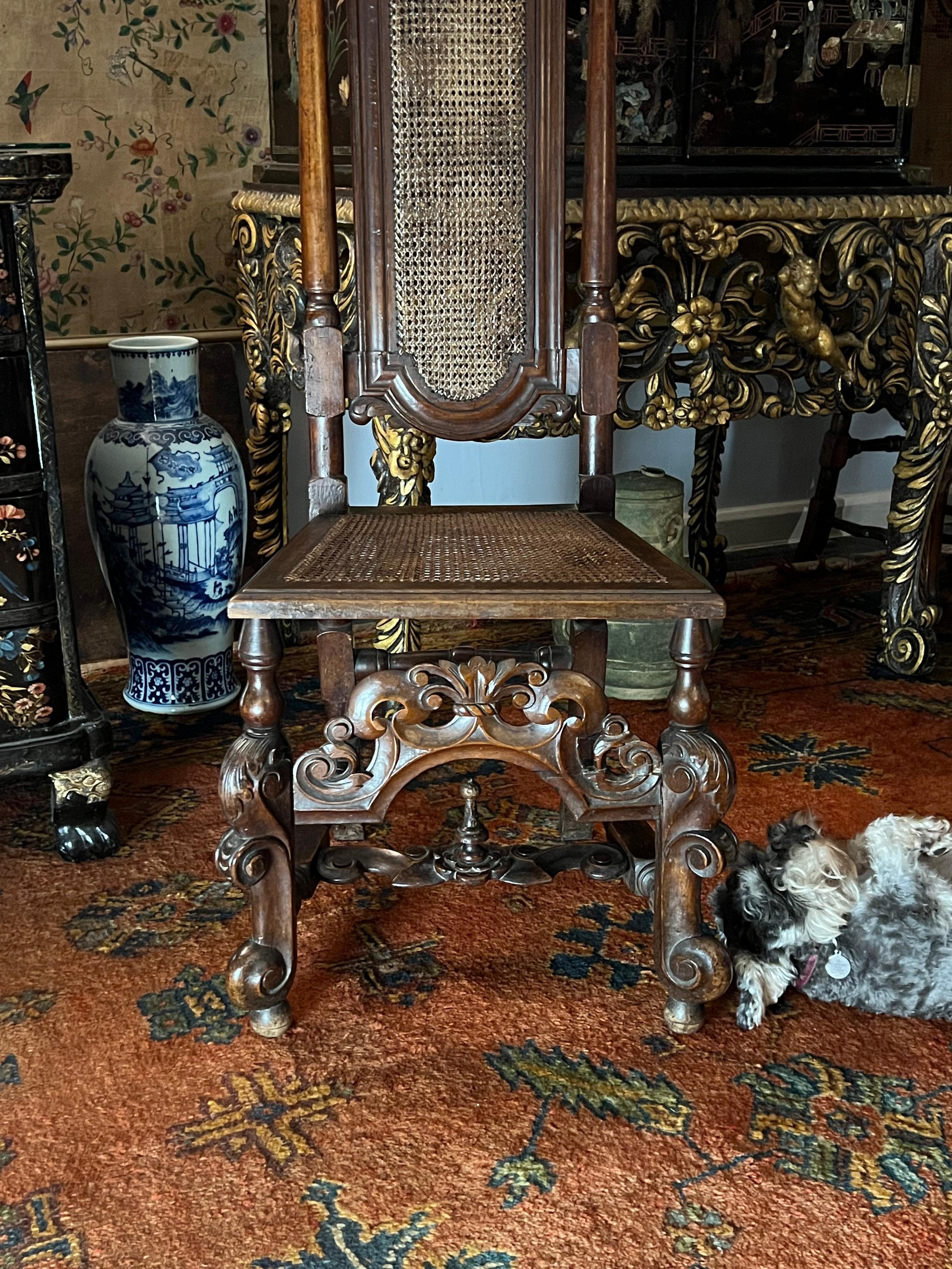 A good pair of Charles II-period carved walnut chairs  In Good Condition In Lymington, GB