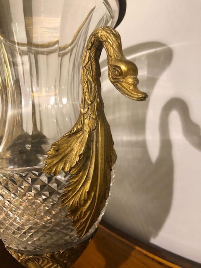 XIXe siècle Une paire d'urnes en verre taill�é et bronze doré d'époque Charles X, française, c.1825. en vente