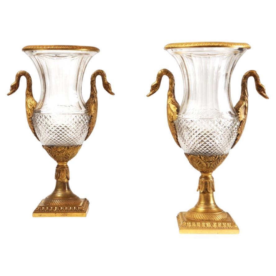 Coppia di urne in vetro tagliato e bronzo dorato di epoca Charles X, Francia, C.C. 1825 circa