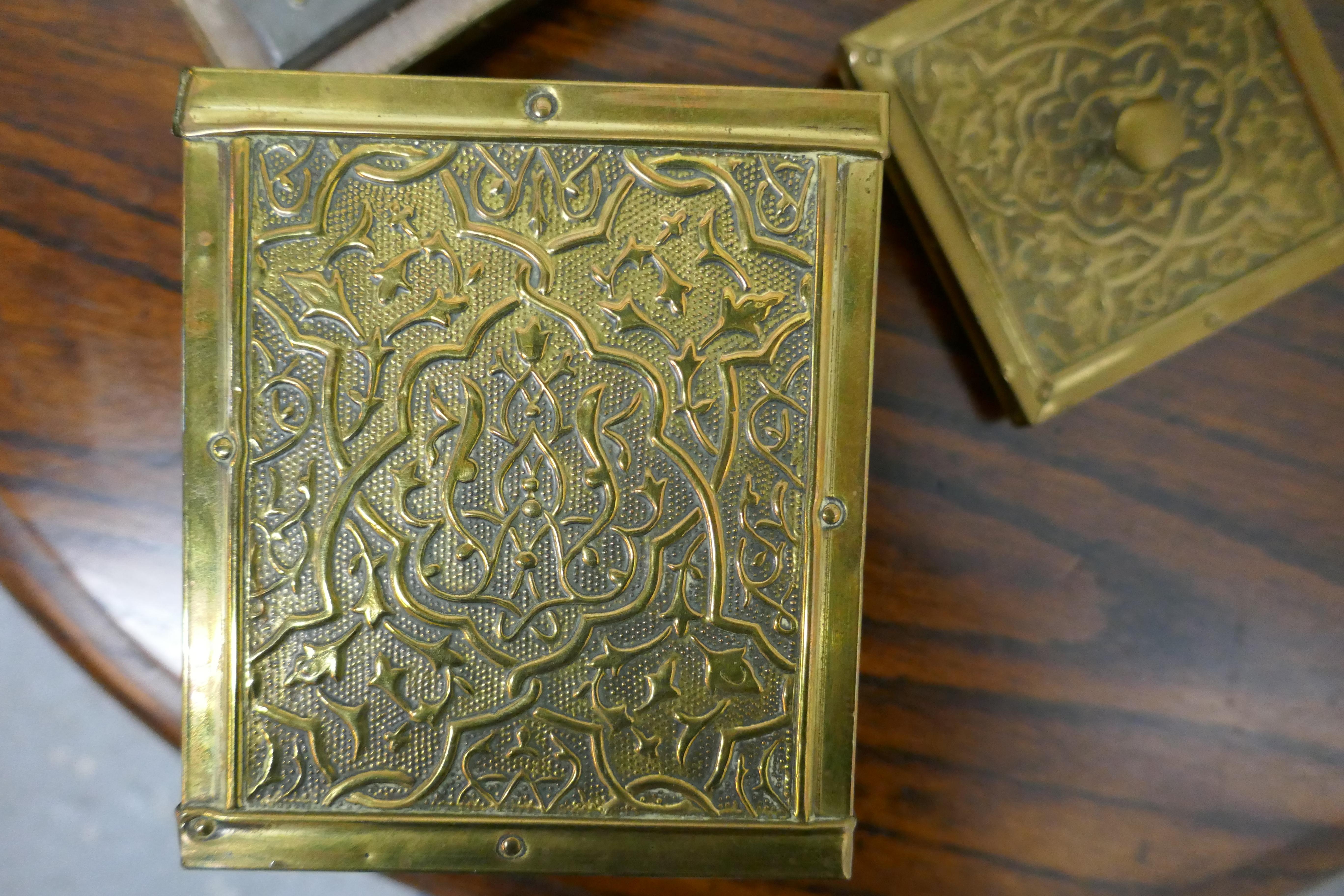 Pair of Chased Brass Tea Caddies In Good Condition In Chillerton, Isle of Wight