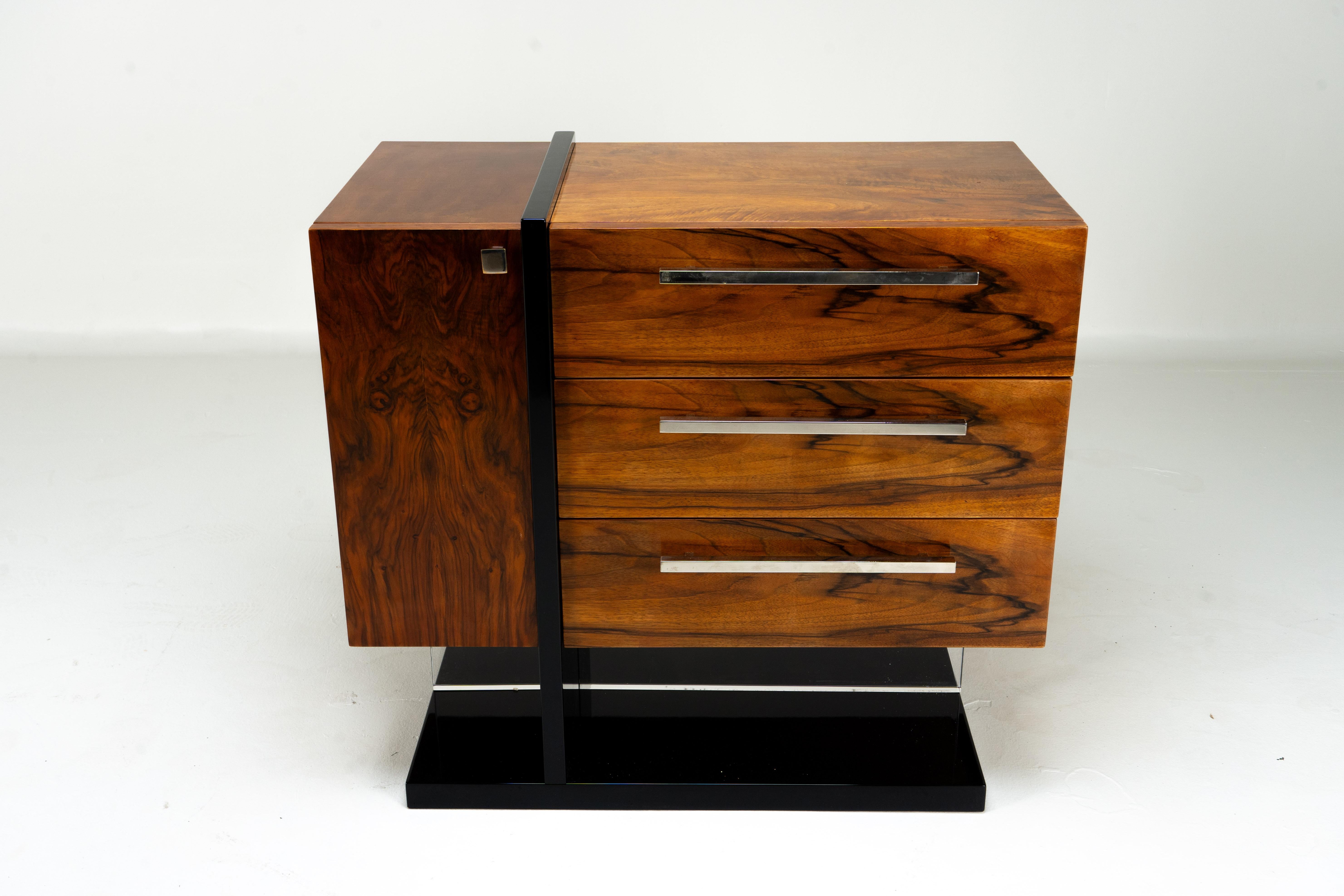A Pair of Chest of Drawers with Walnut Veneers and Nickel Handles For Sale 5