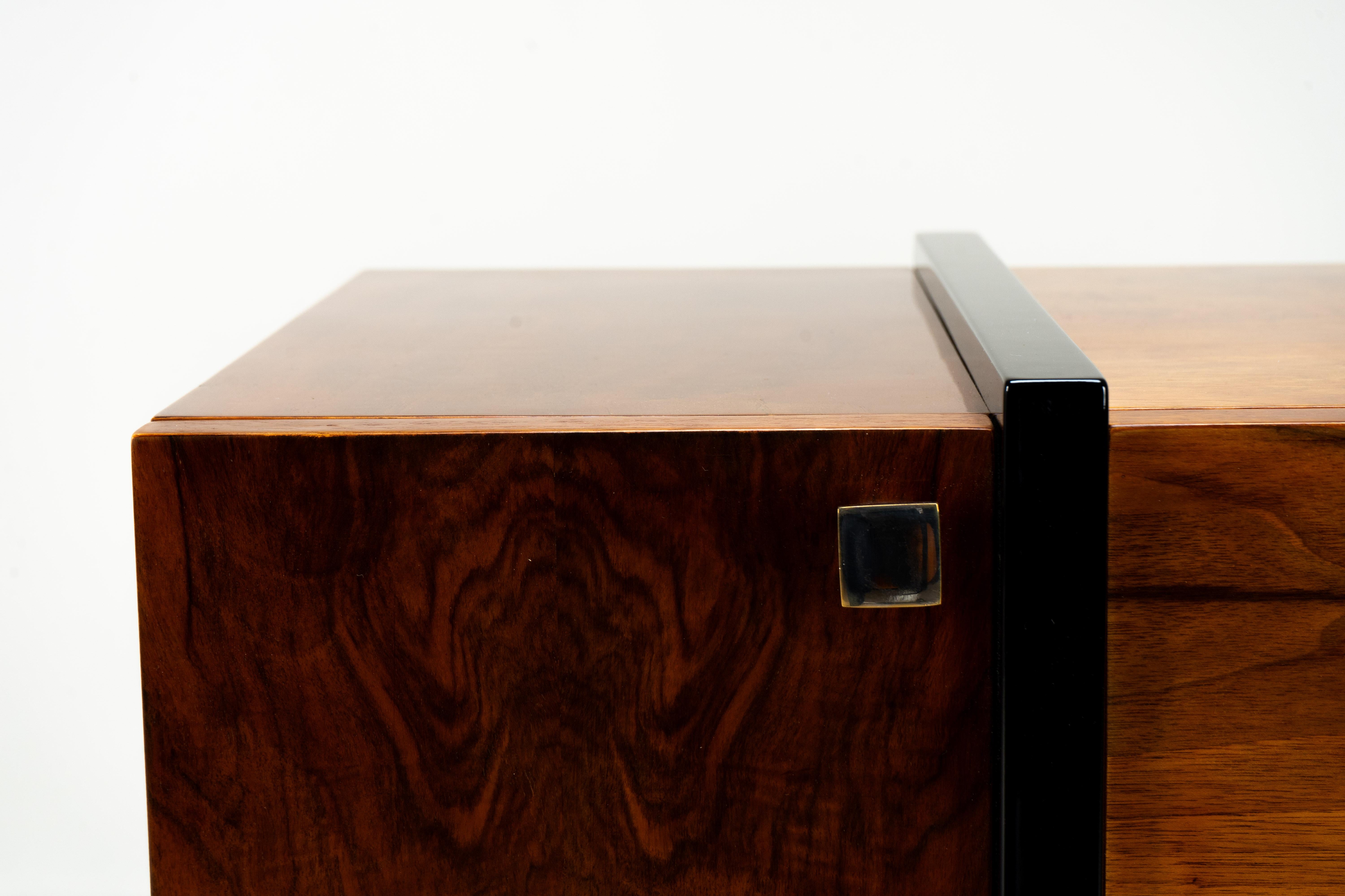 A Pair of Chest of Drawers with Walnut Veneers and Nickel Handles For Sale 6