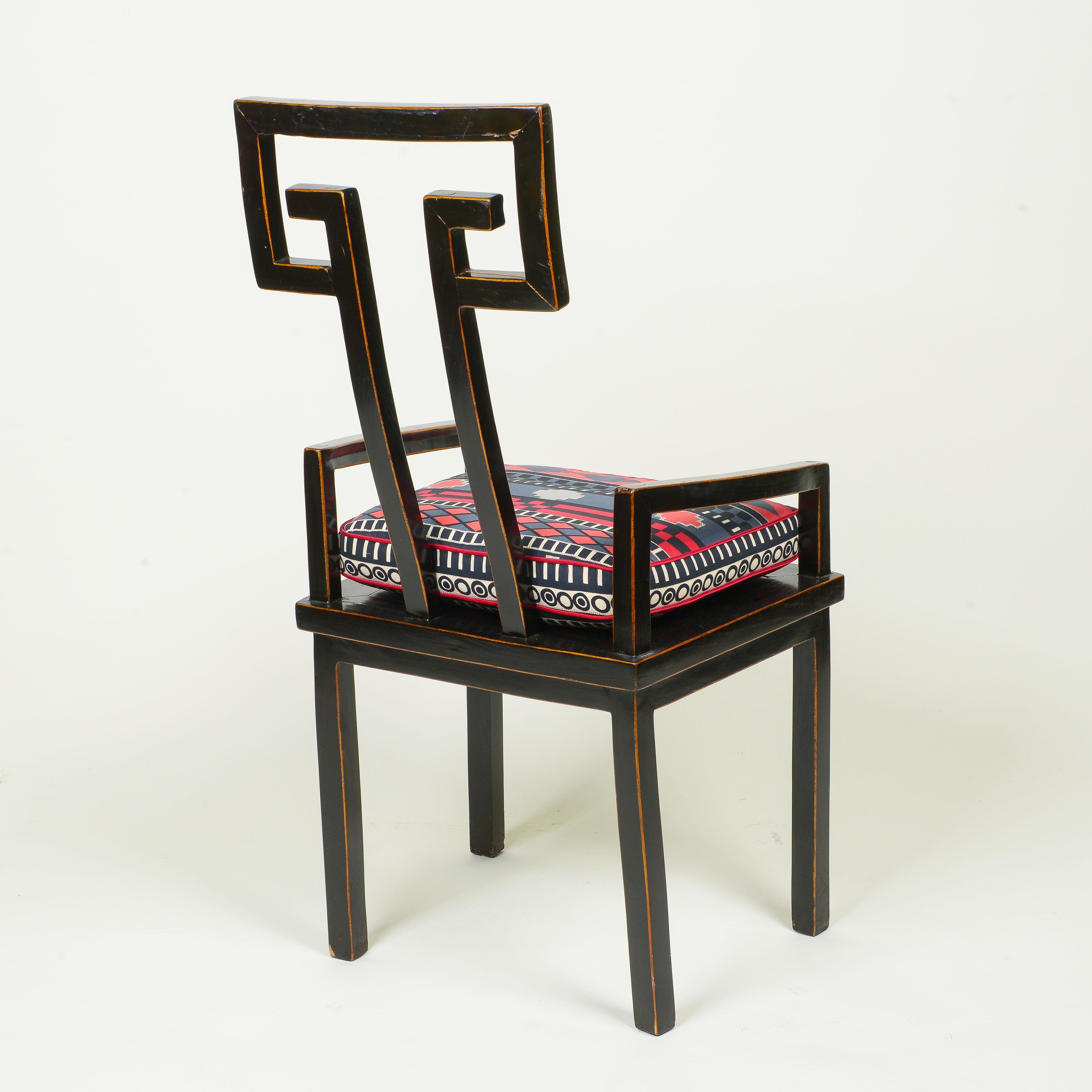 Ein Paar chinesische Sessel aus schwarzem Lack (20. Jahrhundert) im Angebot