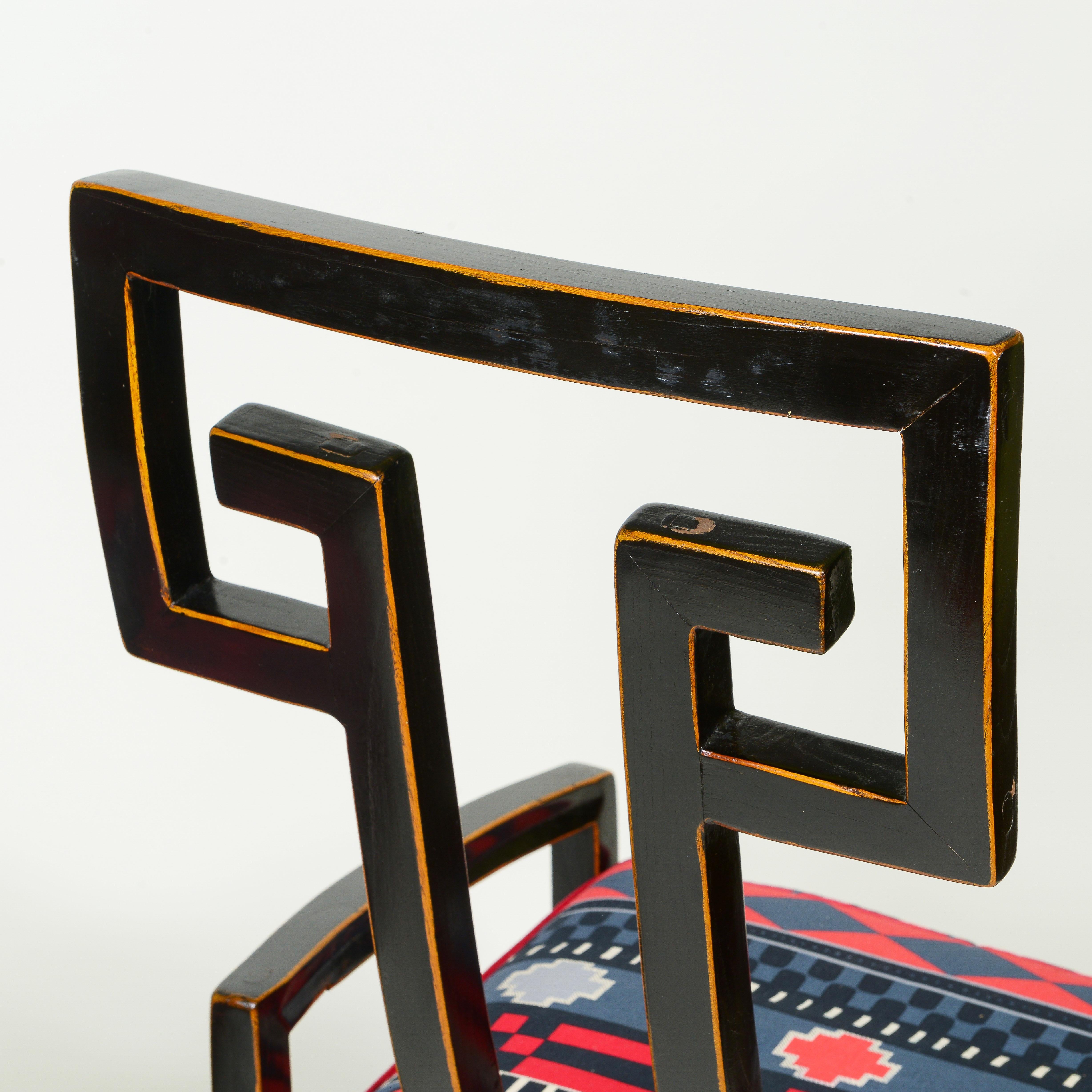 Ein Paar chinesische Sessel aus schwarzem Lack im Angebot 1
