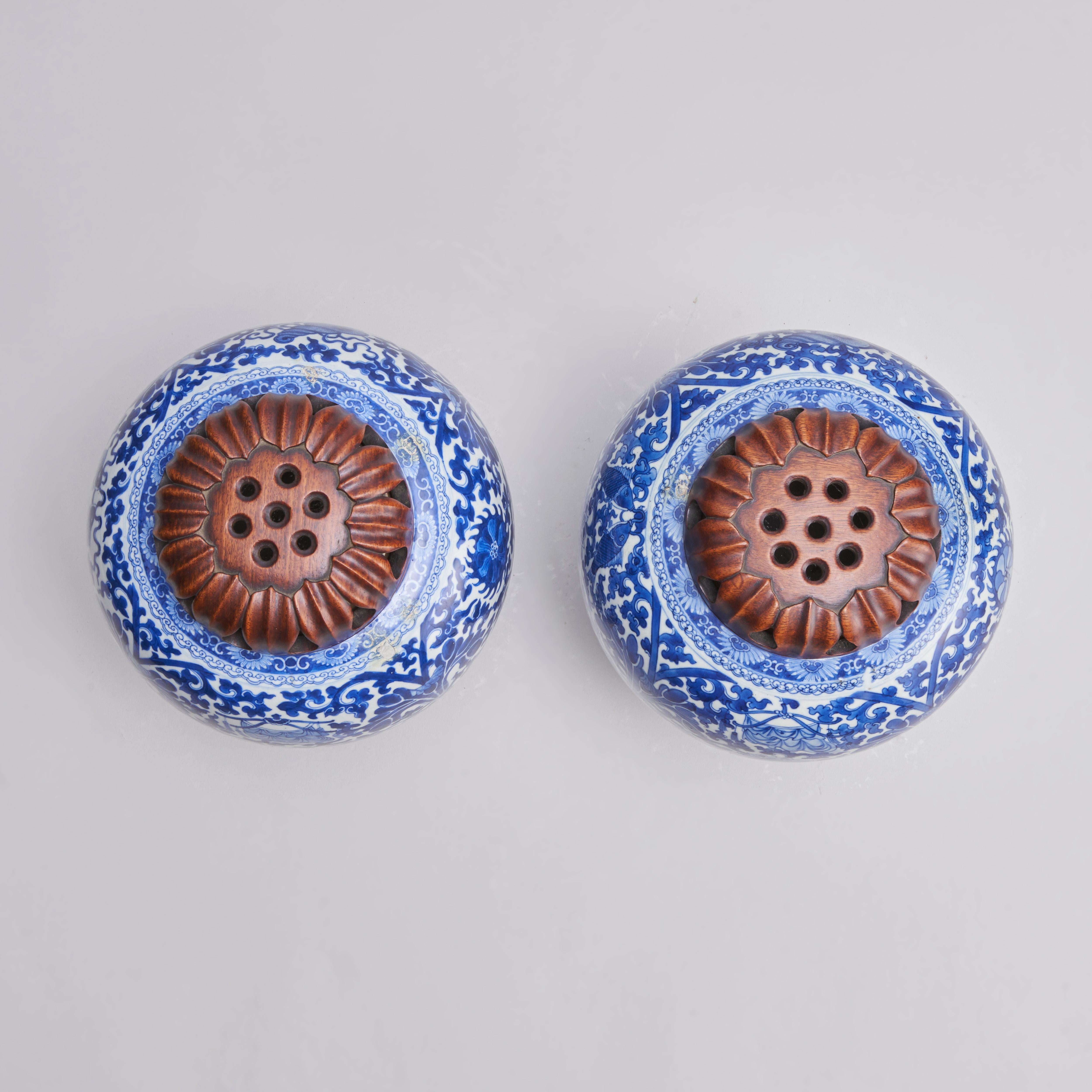 Porcelain A pair of Chinese, blue and white porcelain ginger jars with wooden covers For Sale
