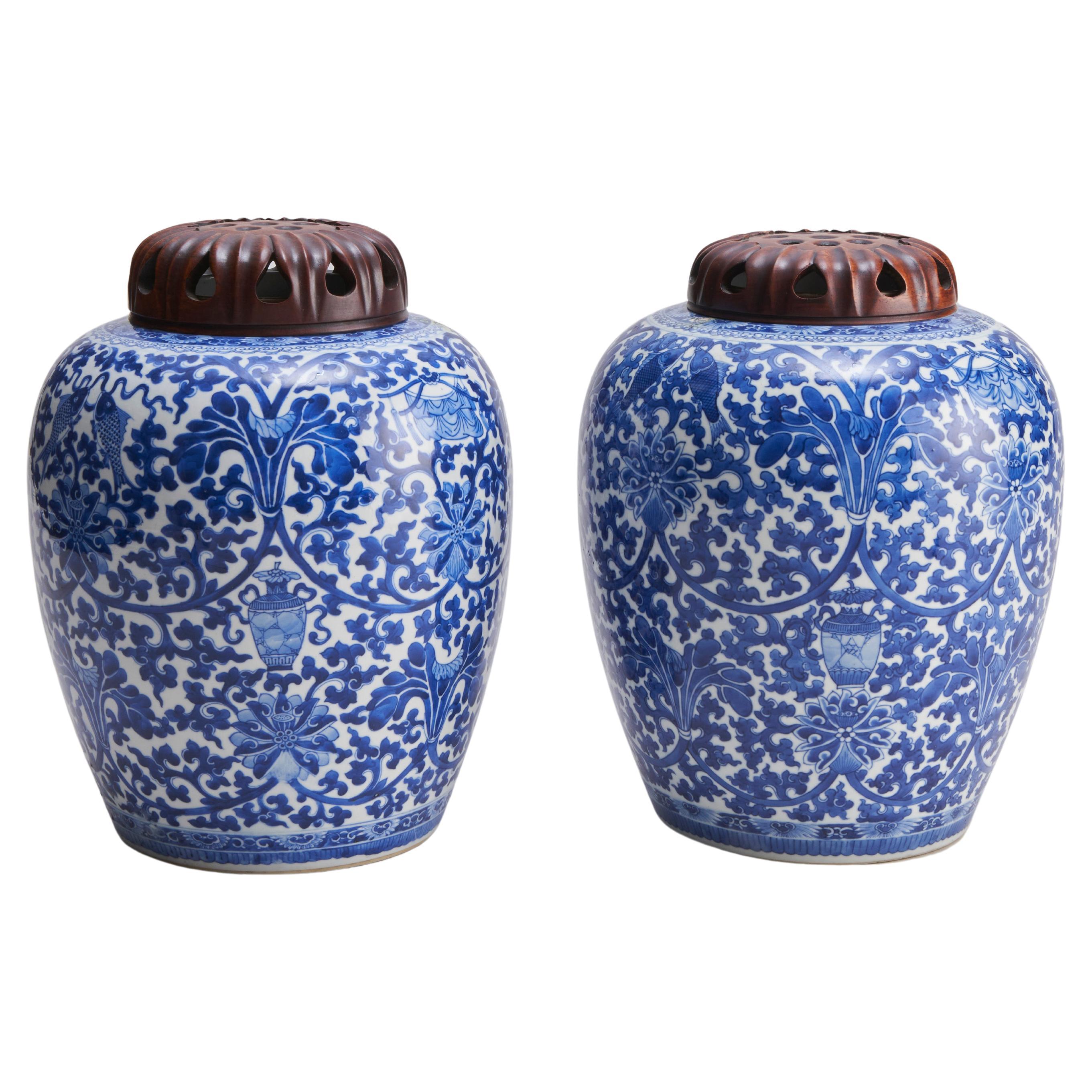 A pair of Chinese, blue and white porcelain ginger jars with wooden covers For Sale