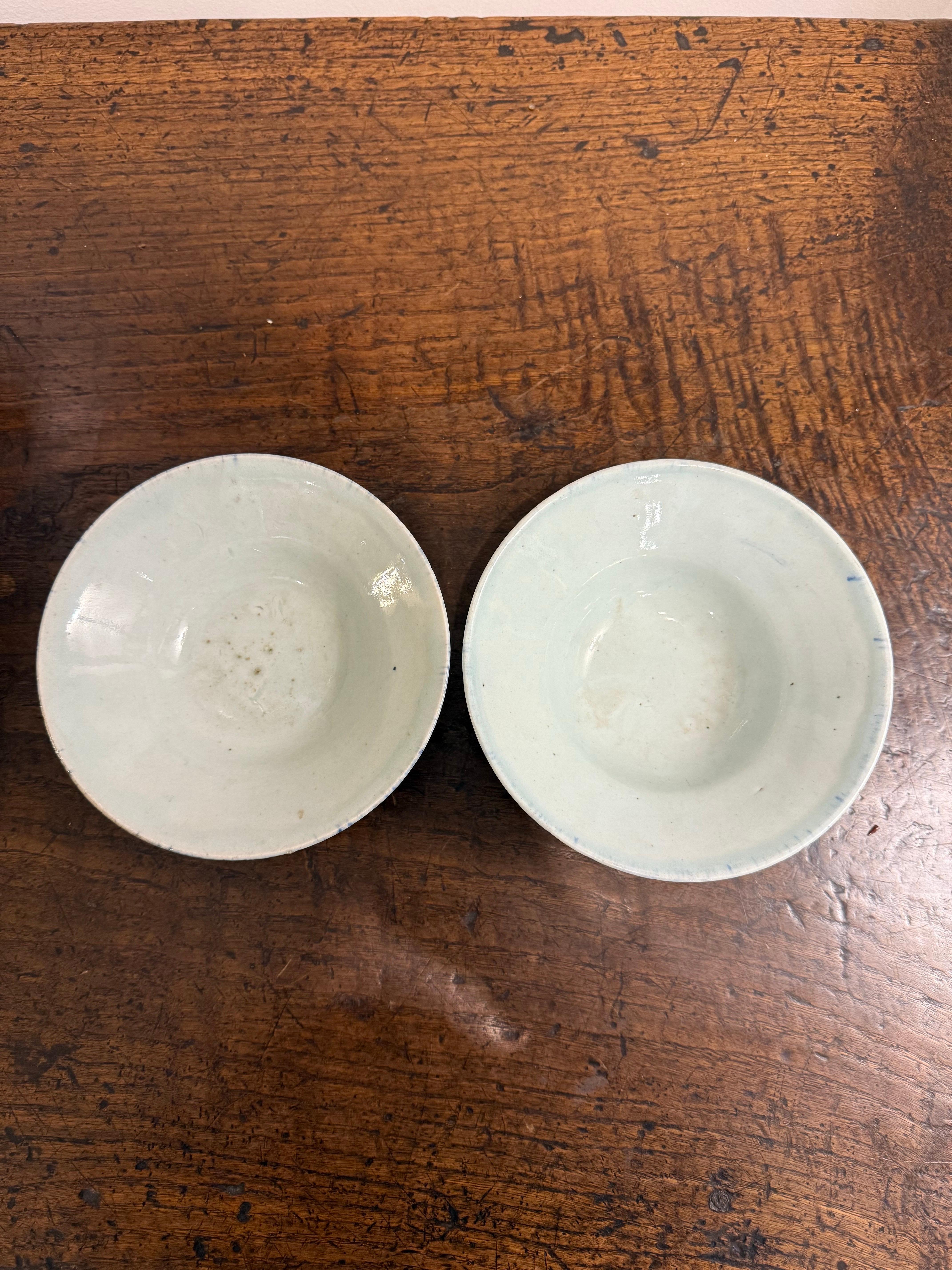 Chinois Paire de bols en céramique chinoise à glaçure bleue, 19e siècle en vente
