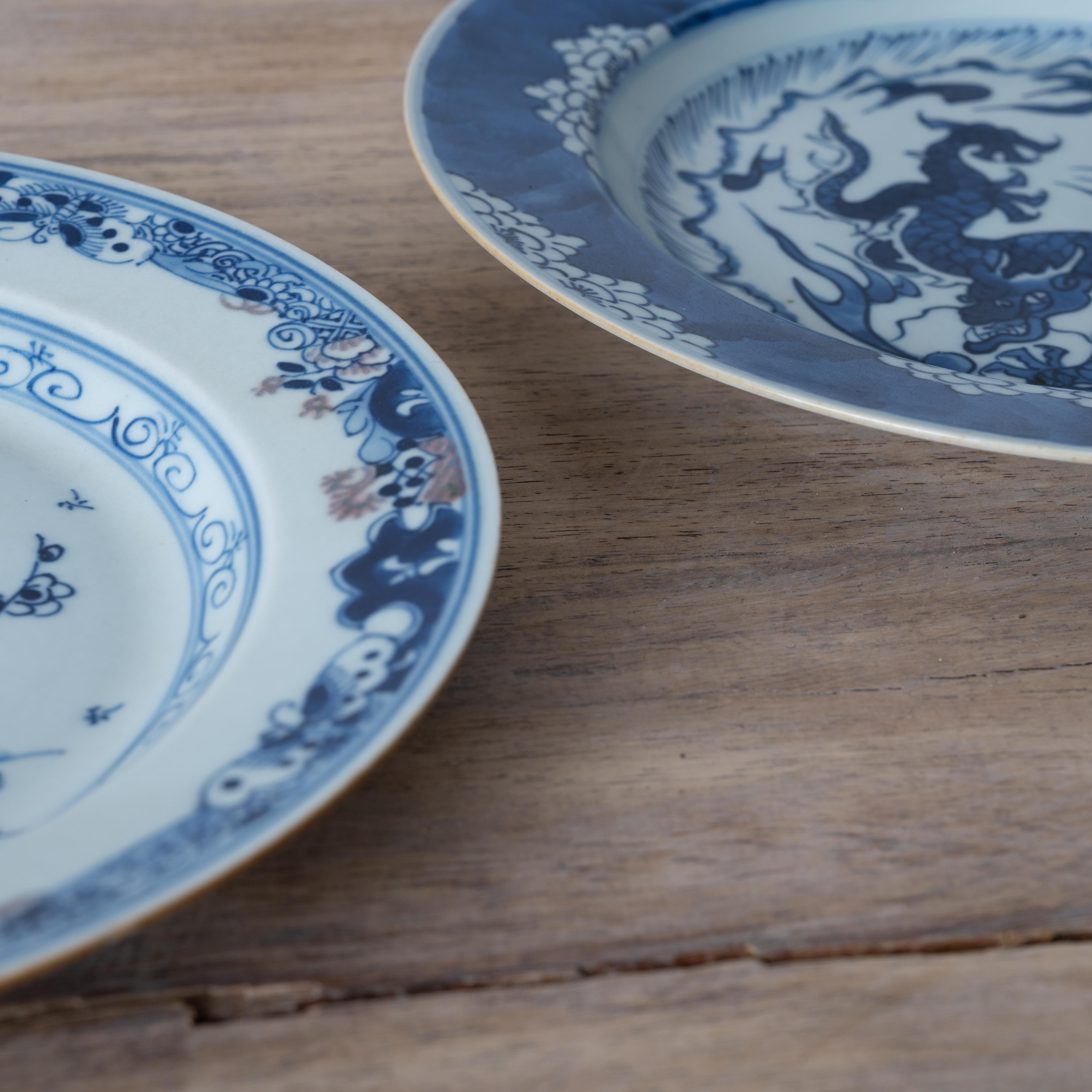Ein Paar chinesische Blau-Weiß-Teller (20. Jahrhundert) im Angebot