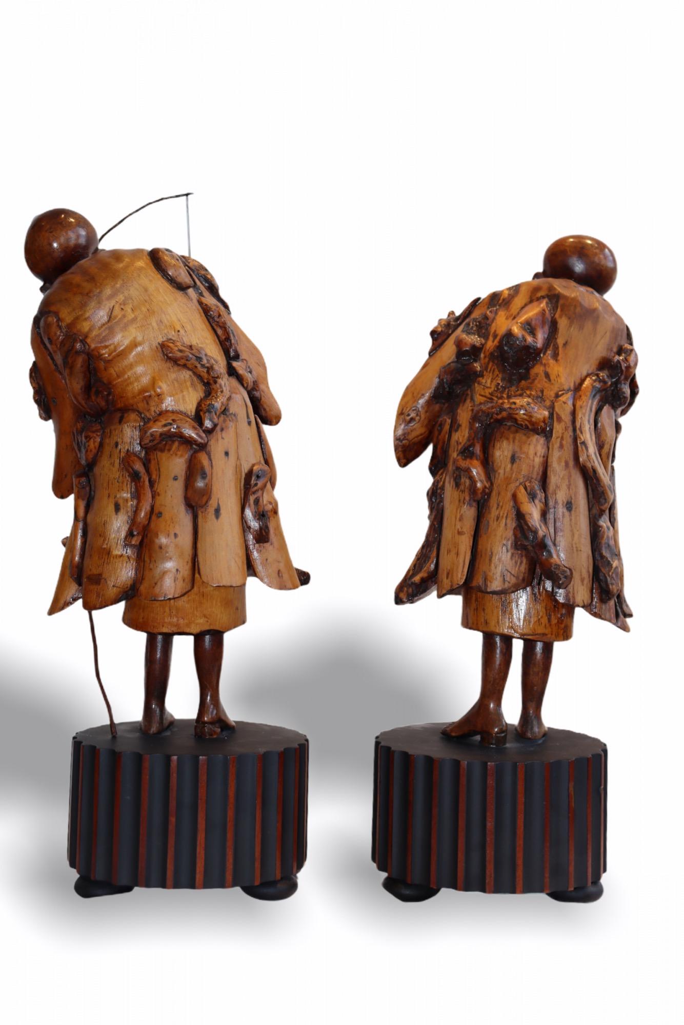 Pair of Chinese Carved Root Wood Fishing Monks on Lacquered Bases, 19th C In Good Condition In North Miami, FL