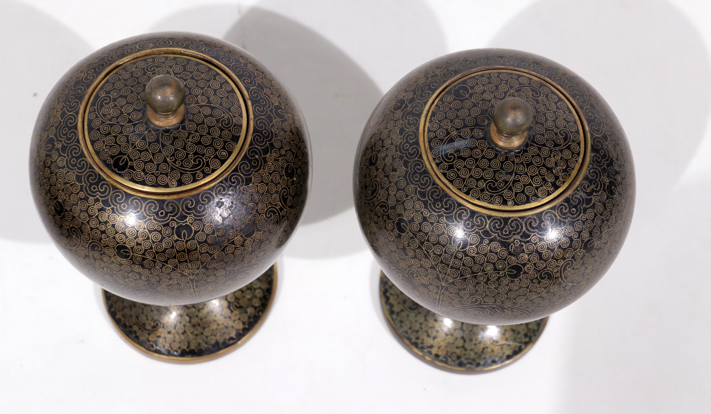 Pair of Chinese Cloisonne Enamel Jars and Covers, Early 20th Century 10