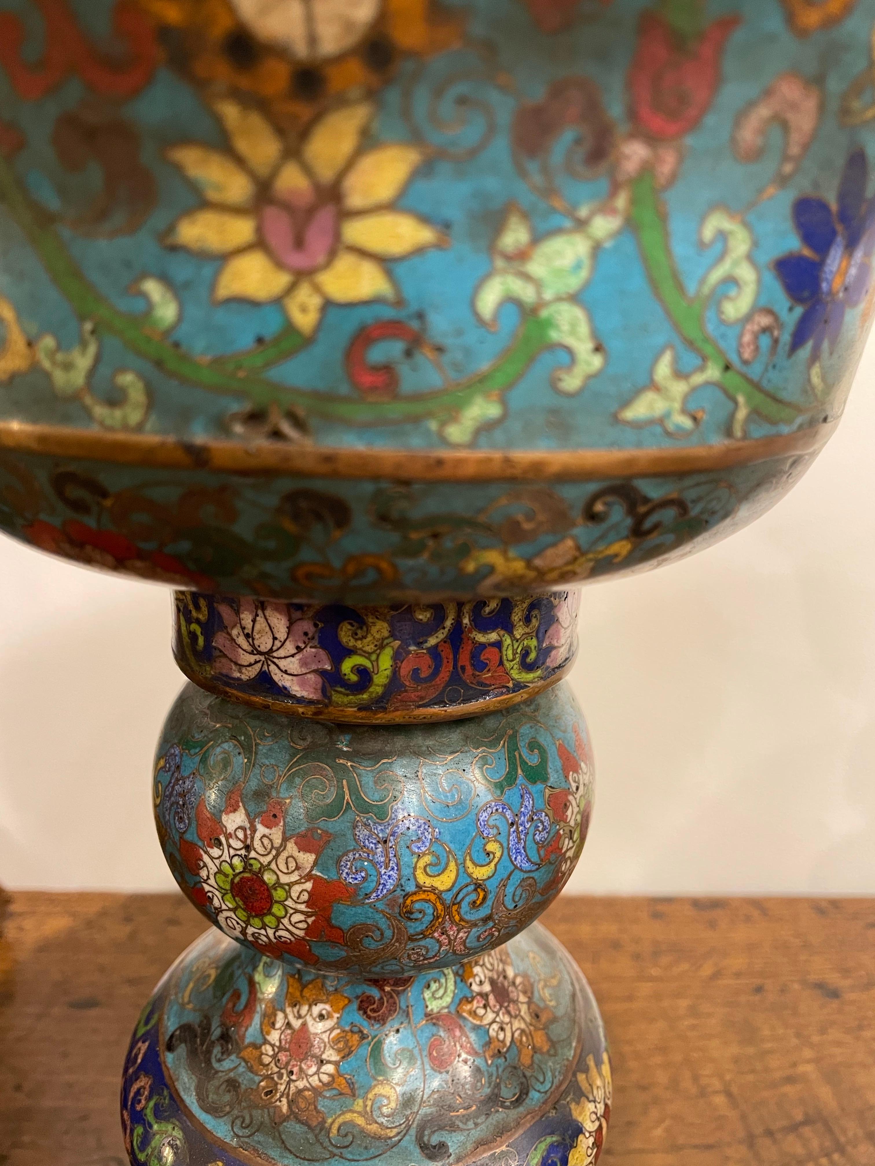 A Pair of Chinese Cloisonne Vases, Late 19th Century For Sale 1