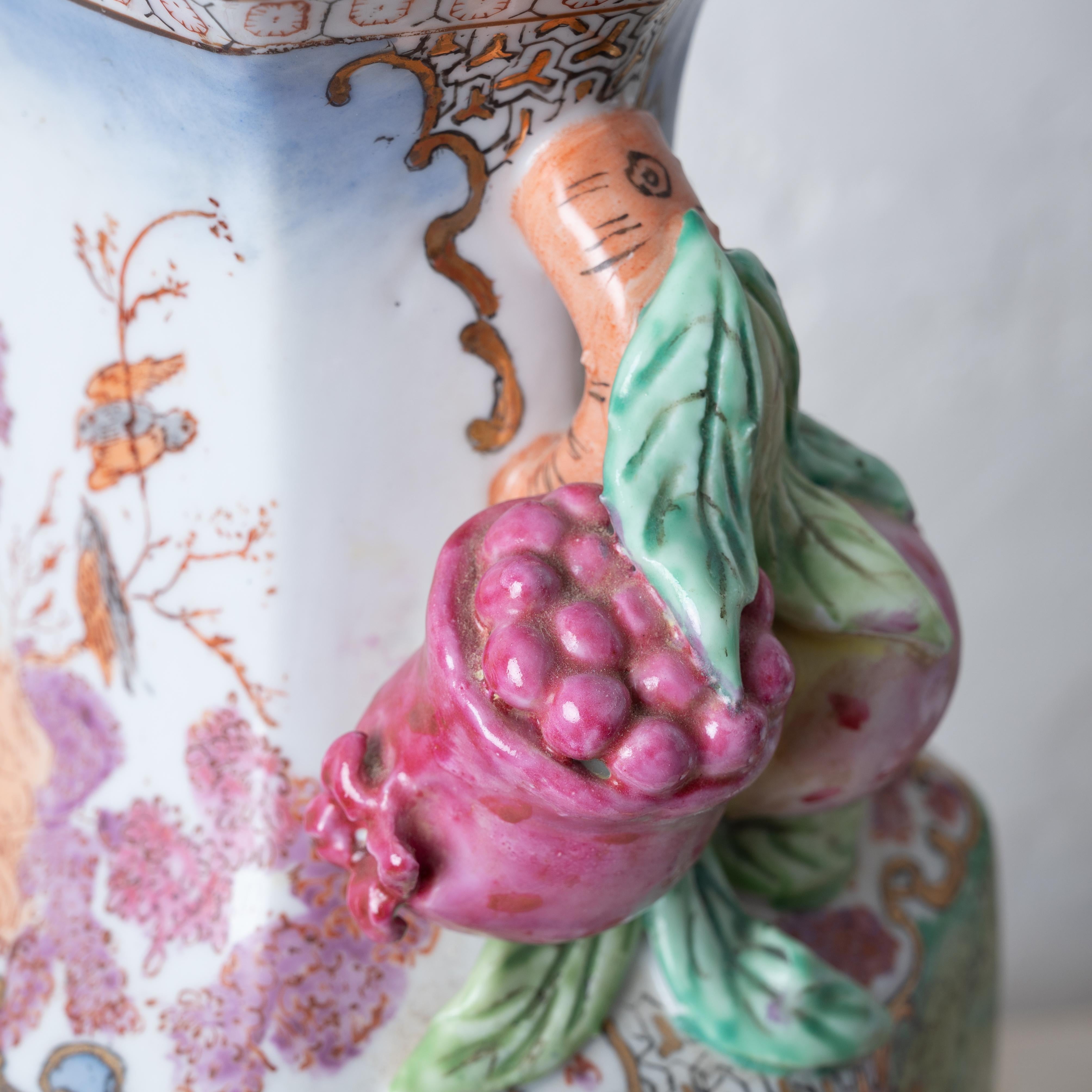 A Pair of Chinese Export Hunt Scene Porcelain Lamps For Sale 8