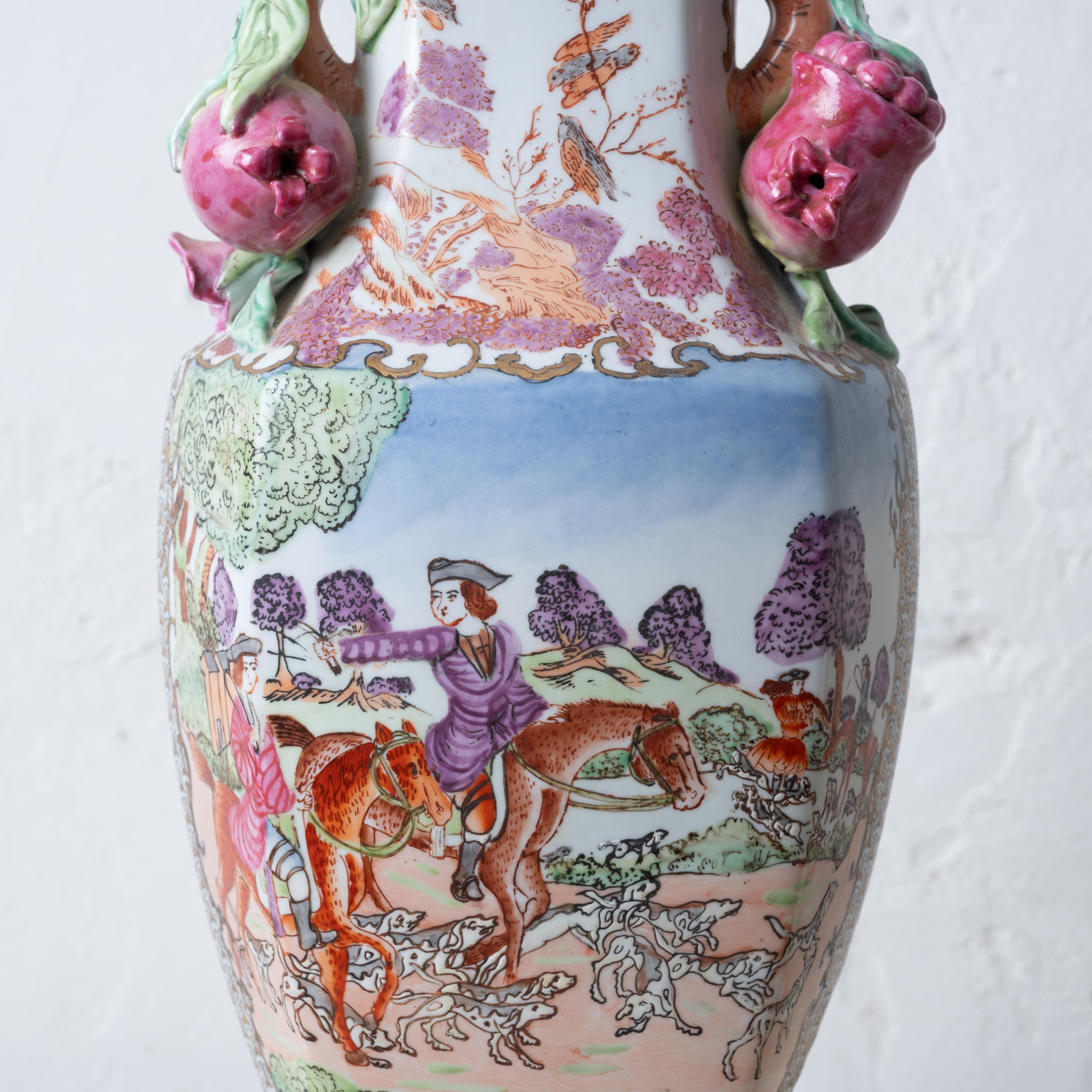 A Pair of Chinese Export Hunt Scene Porcelain Lamps For Sale 2