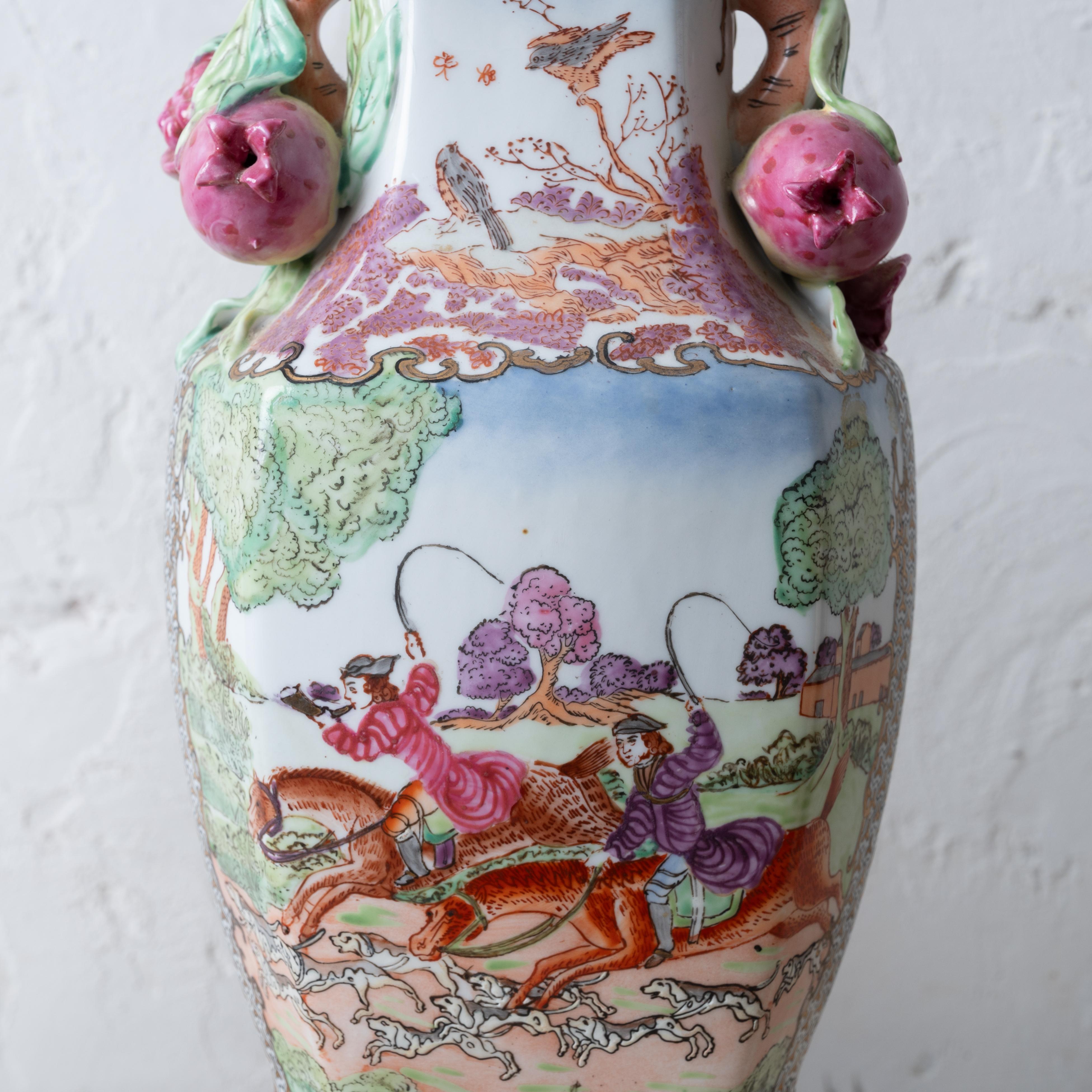 A Pair of Chinese Export Hunt Scene Porcelain Lamps For Sale 3