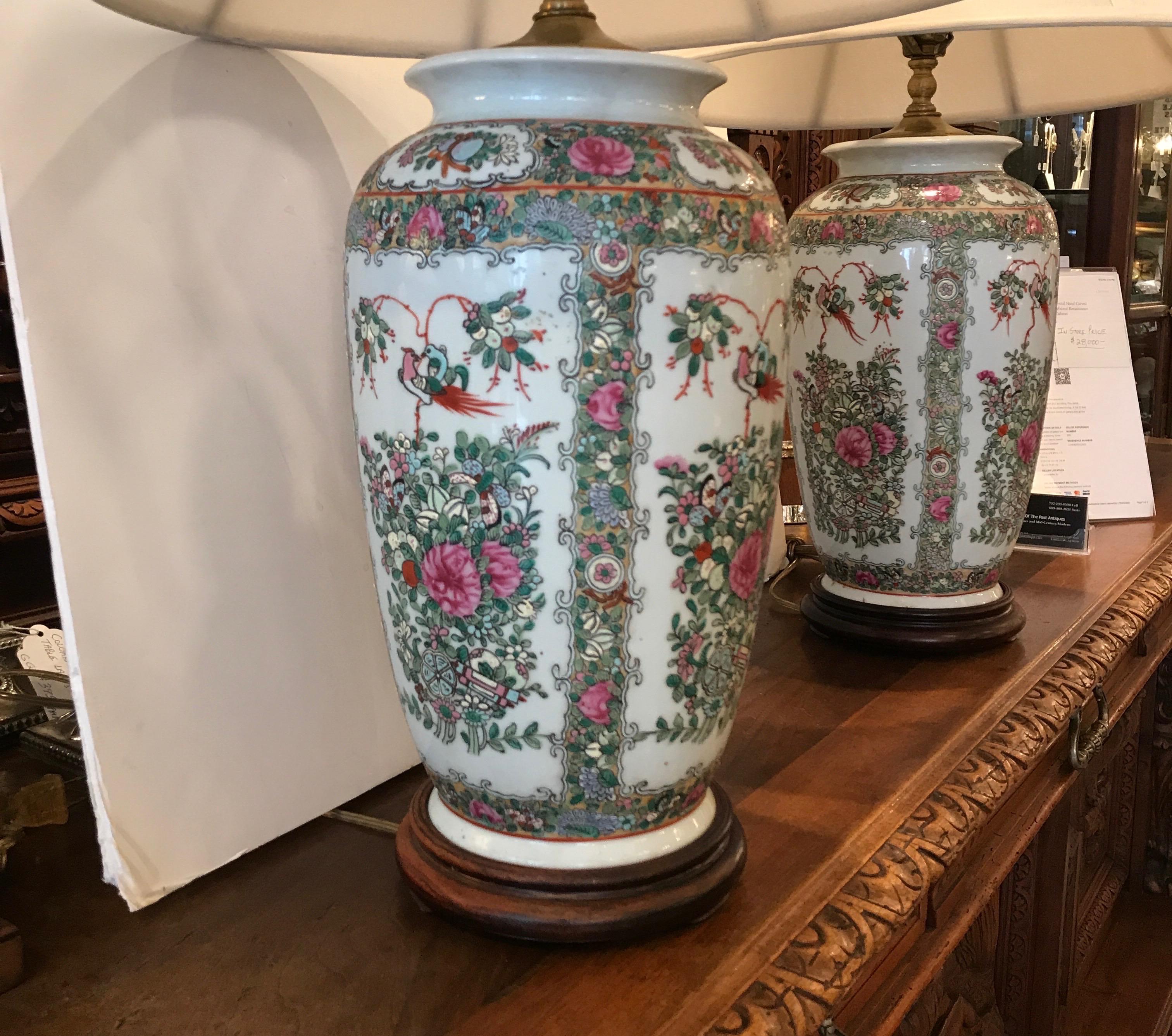 Hand-Painted Pair of Chinese Export Porcelain Lamps For Sale