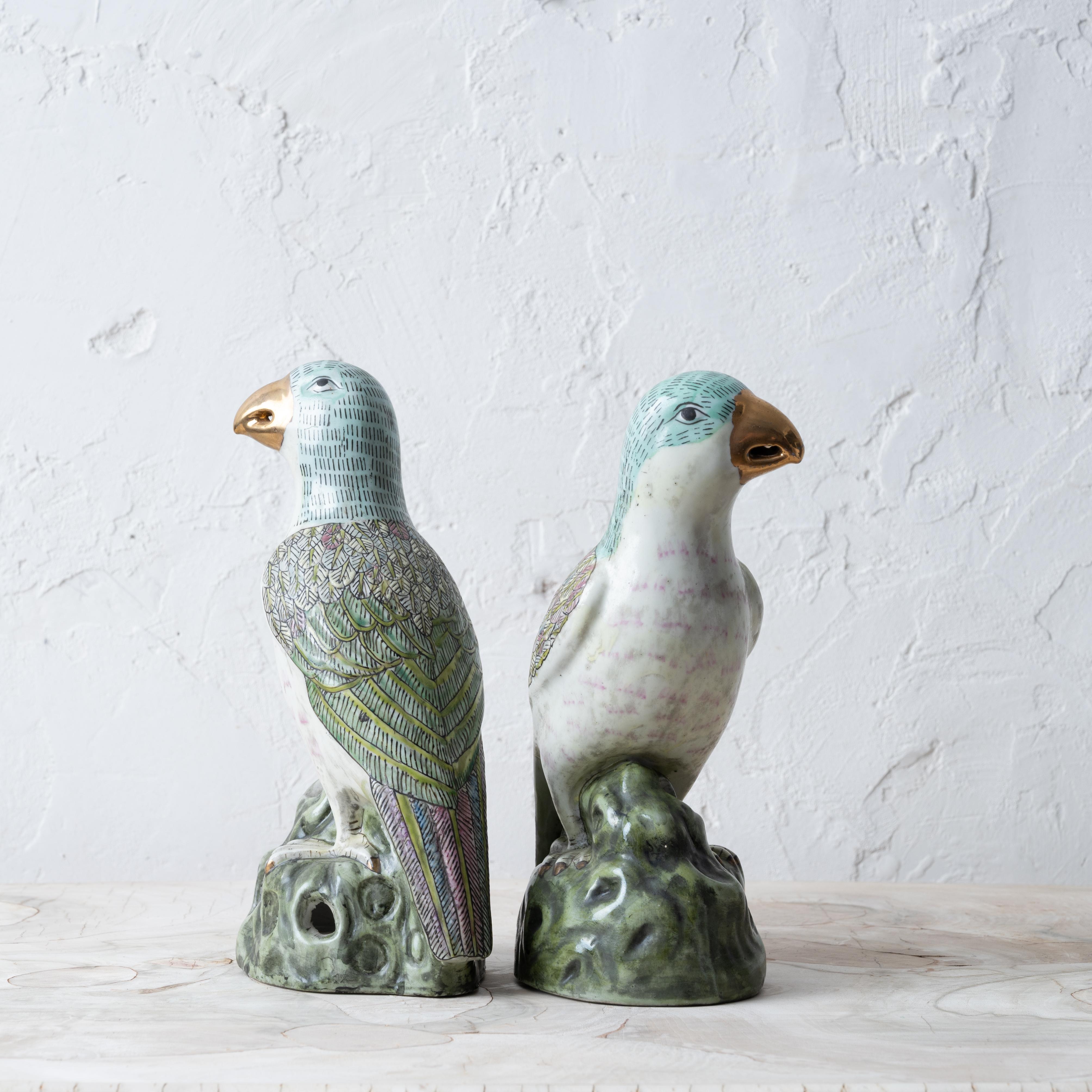 A Pair of Chinese Export Porcelain Parrots 1