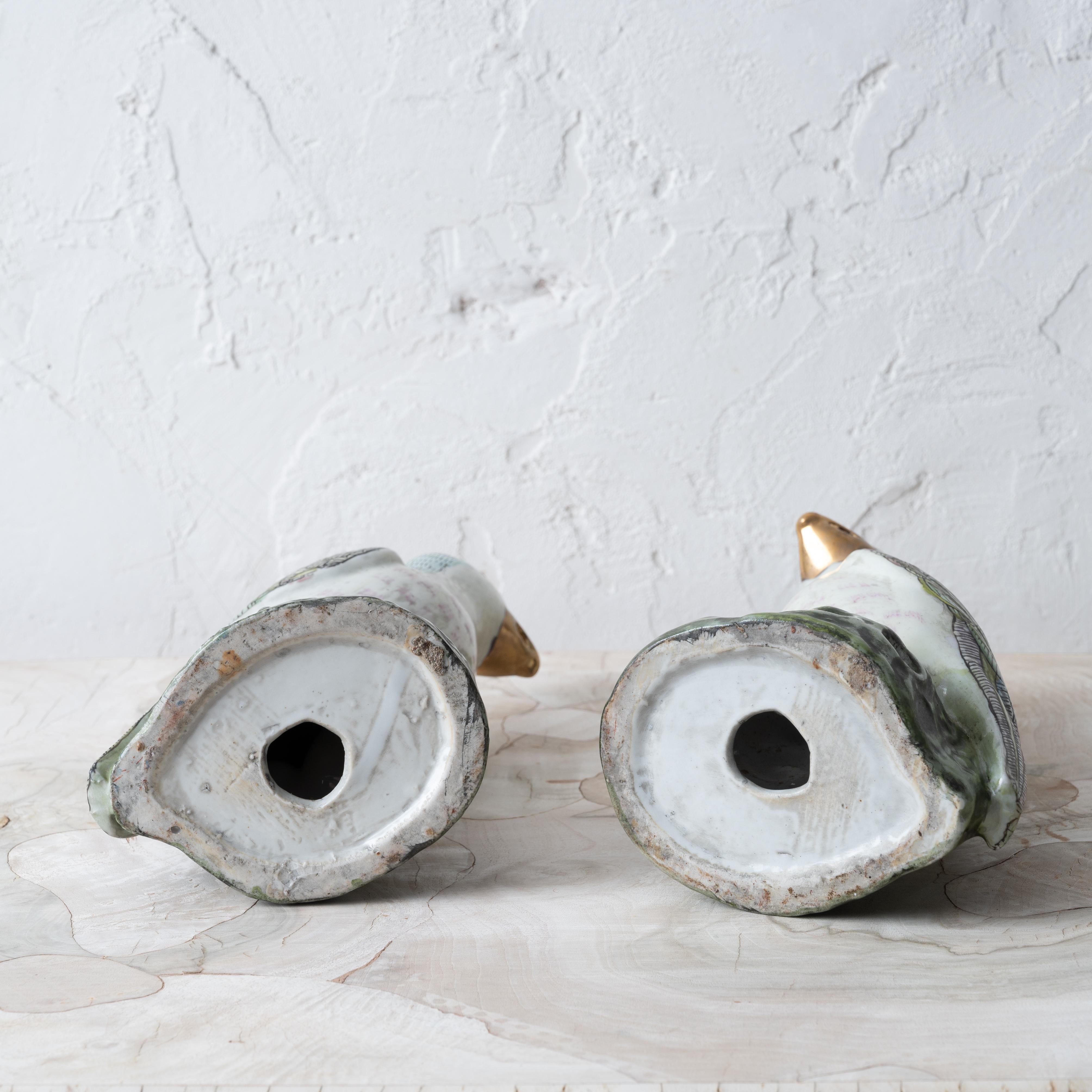 A Pair of Chinese Export Porcelain Parrots 3