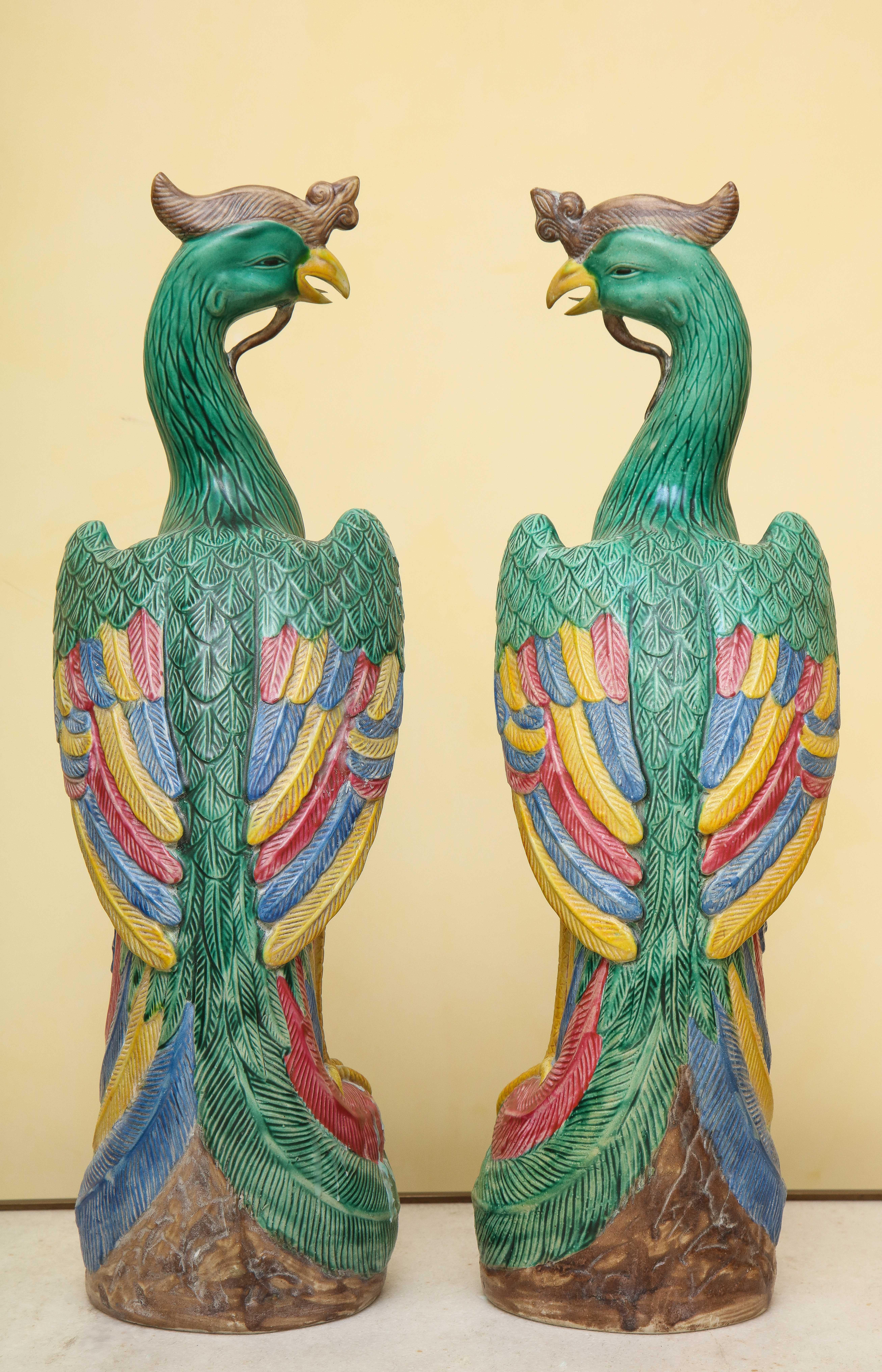 Paire d'oiseaux Phoenix en porcelaine chinoise de style export Ho-Ho 6
