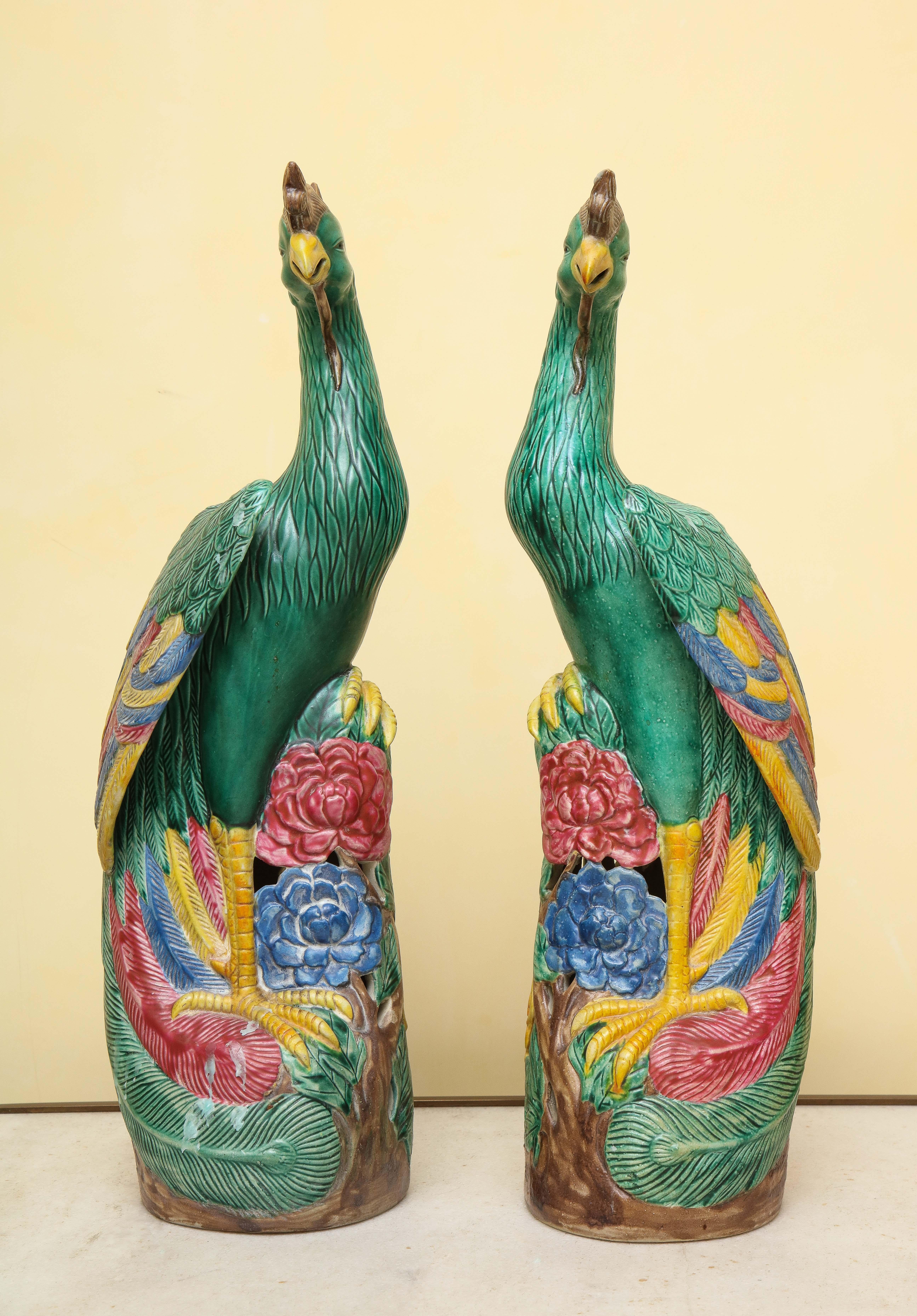 Qing Paire d'oiseaux Phoenix en porcelaine chinoise de style export Ho-Ho