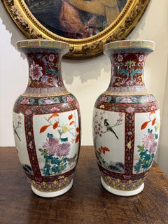 A Pair of Chinese Famille Rose Porcelain ‘Bang Chui’ Vases, Early 20th Century