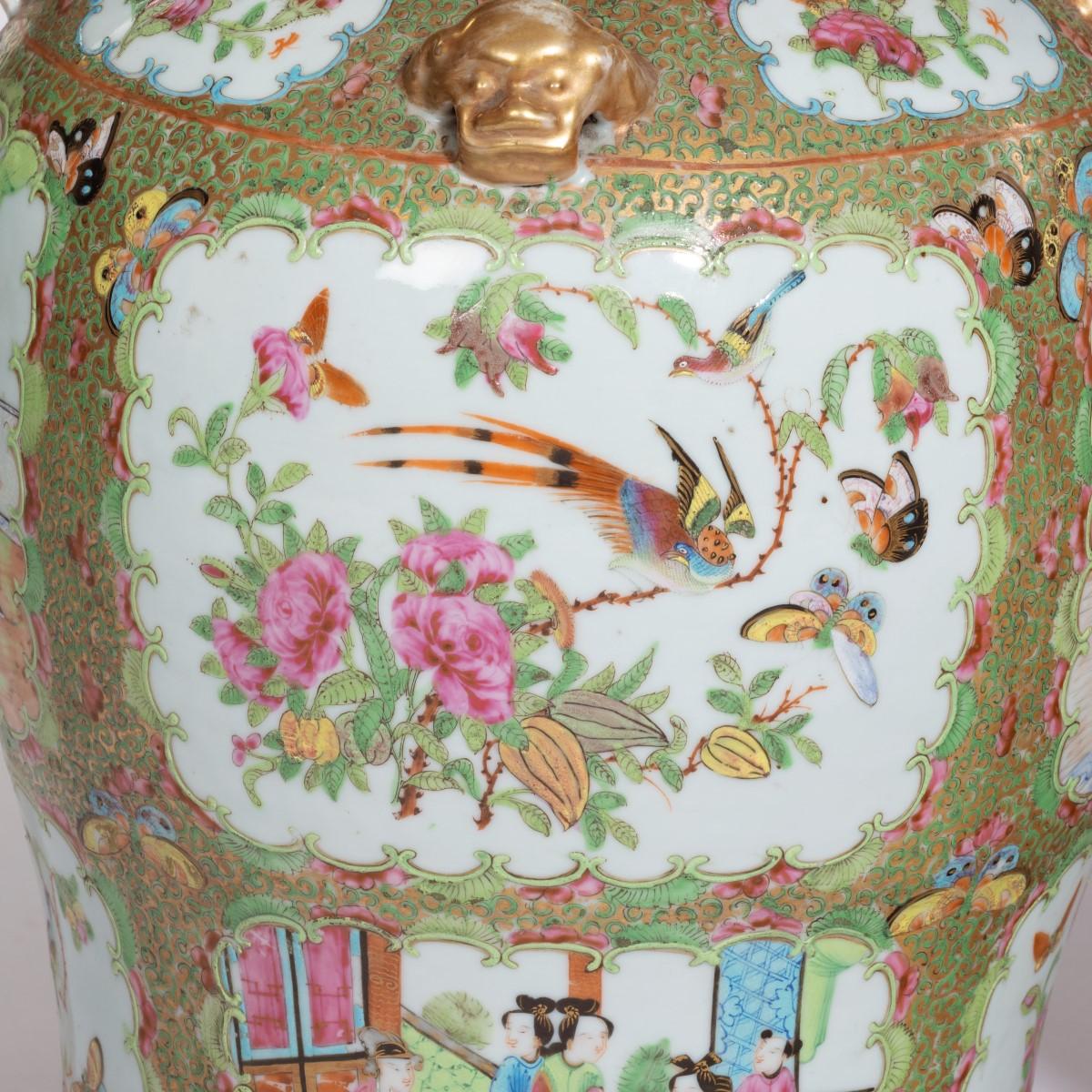 A pair of Chinese Canton Rose Medallion Vases and Covers For Sale 2