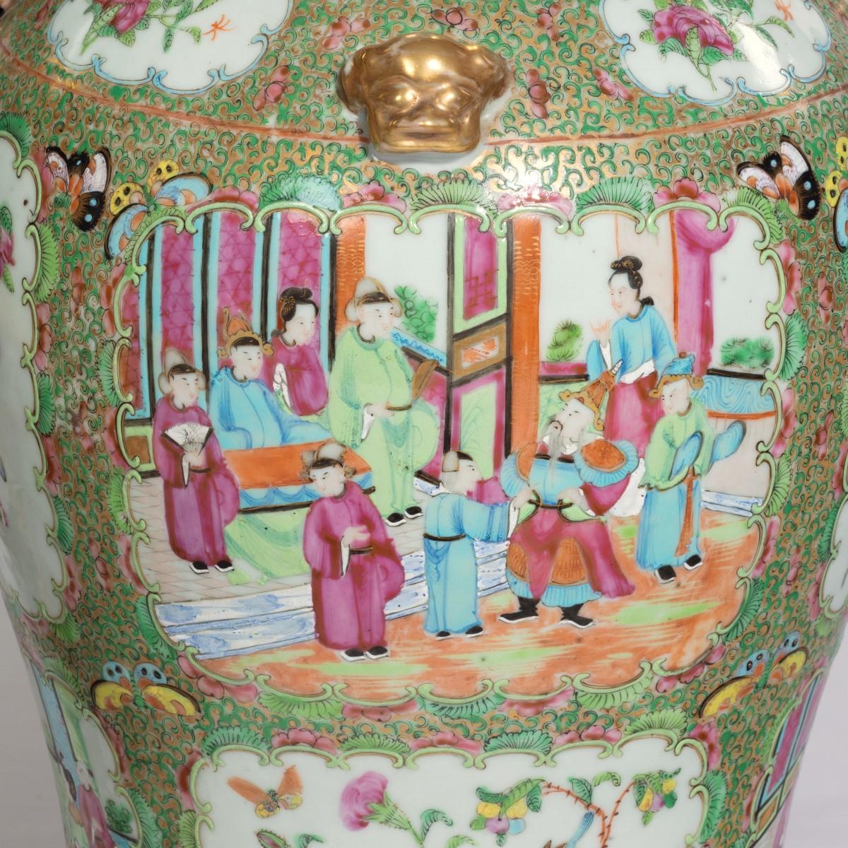 Paire de vases et couvercles à médaillons chinois en forme de rose de Canton en vente 2