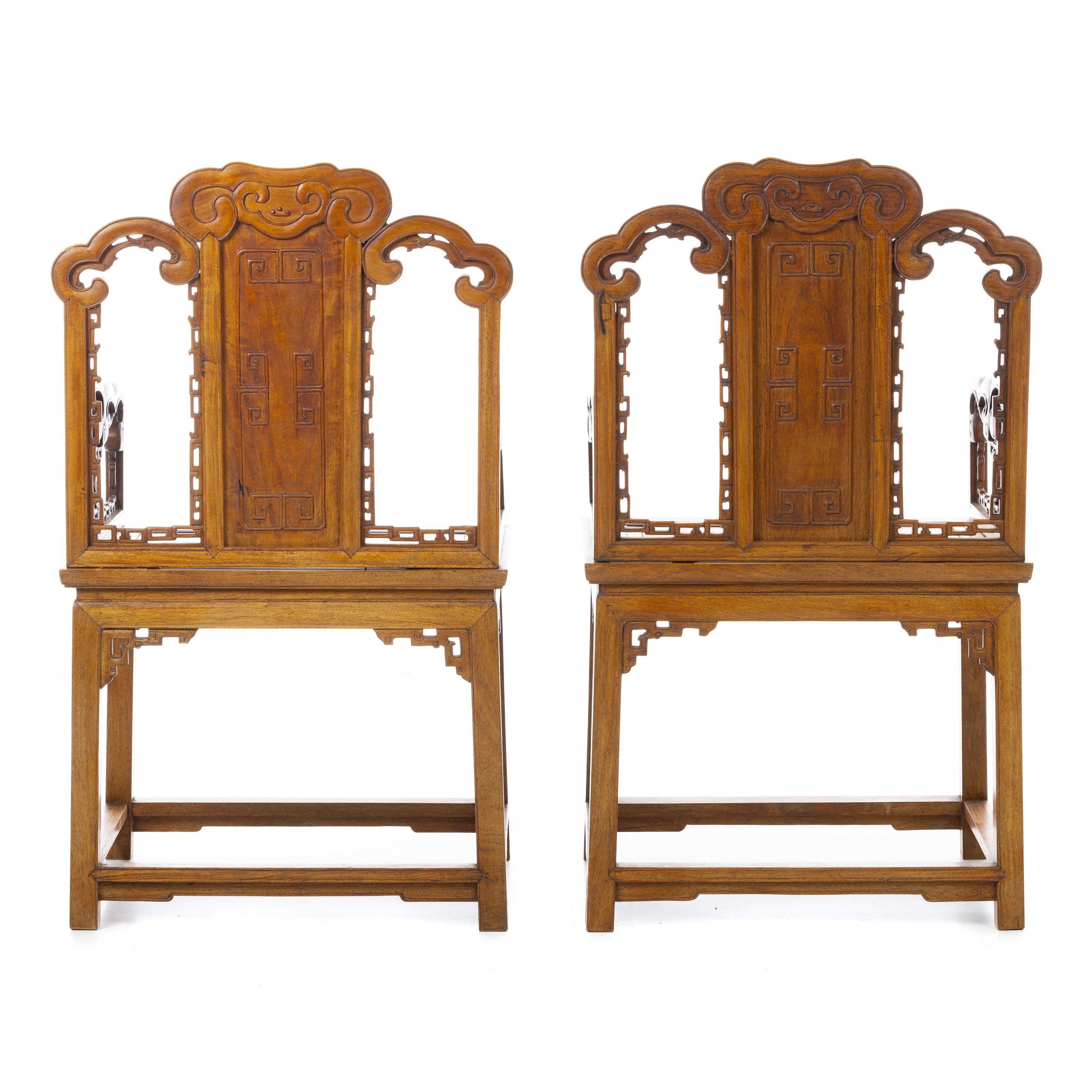 A Pair of Chinese Huanghuali Ruyi Chairs, Guangxu Period In Good Condition For Sale In Porto, PT
