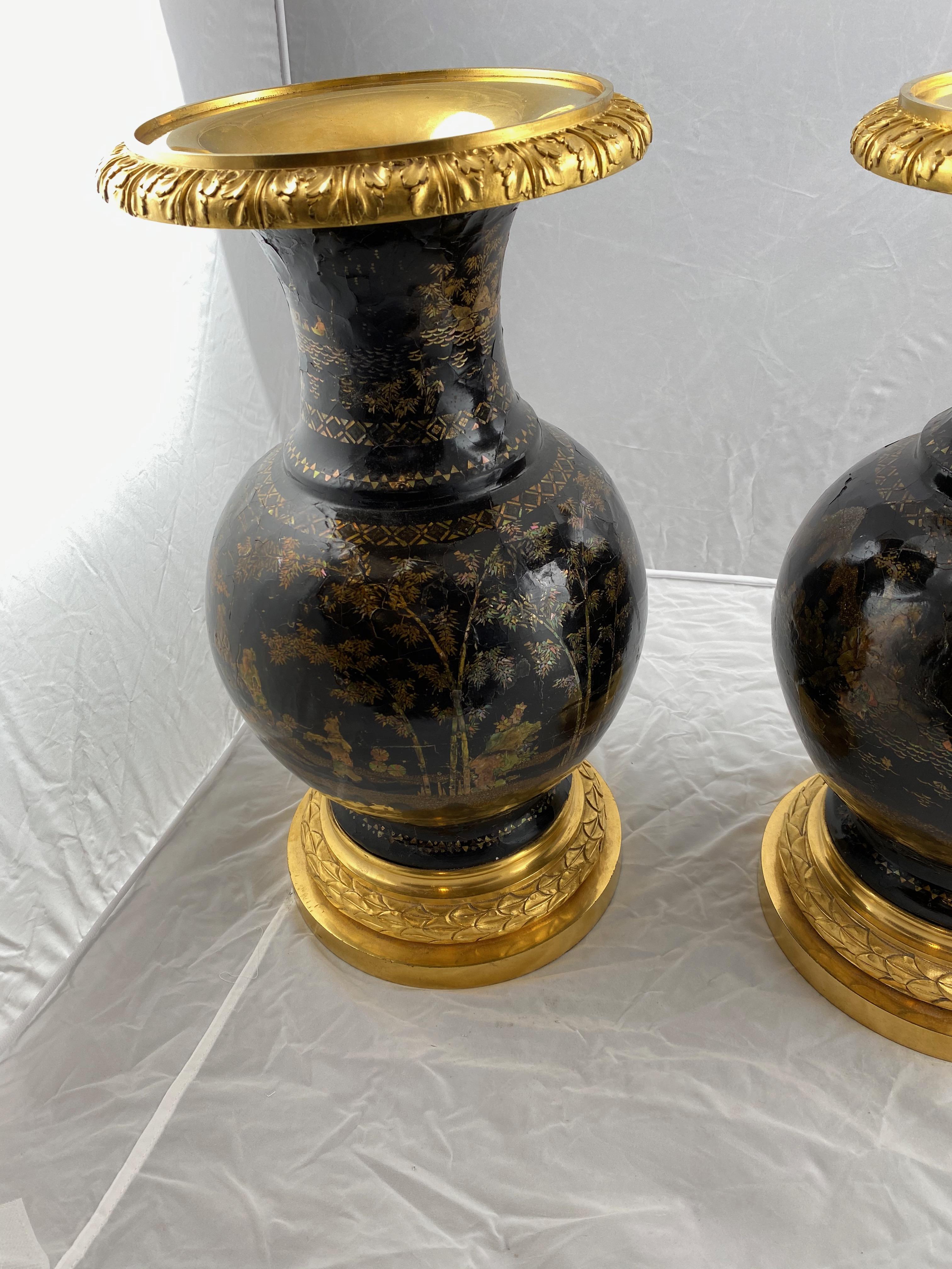 A large and fine pair of Chinese laquerurns mounted with gilt bronzes, mid-19th century.

Beautiful contrast with the gilt bronze against the black lacquer.