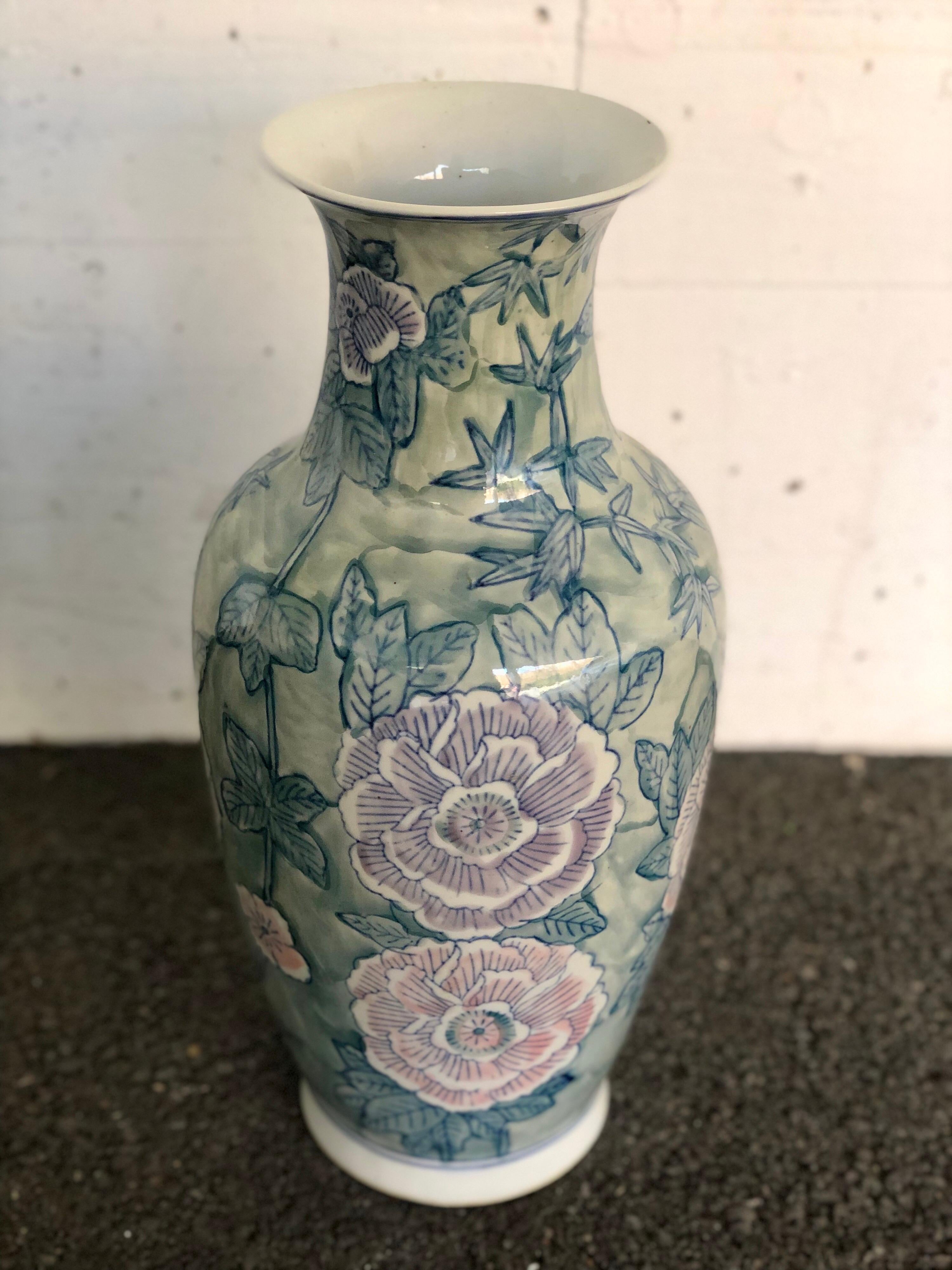 Pair of Chinese Large Flower Vases ON SALE  In Good Condition In Sofia, BG