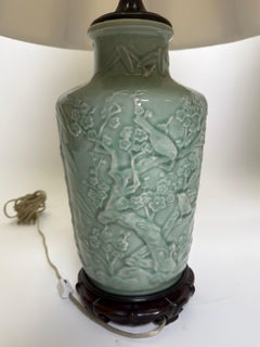 Paire de lampes de table en porcelaine chinoise céladon à décor d'oiseaux et de fleurs