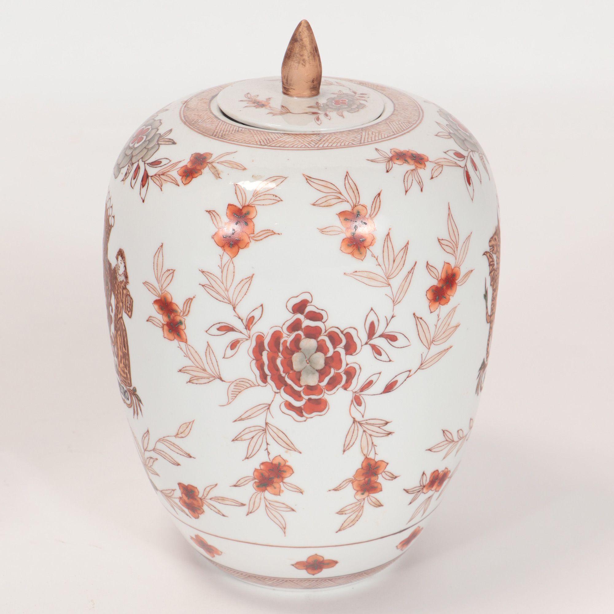 Pareja de tarros decorados de porcelana china con tapa en venta 1