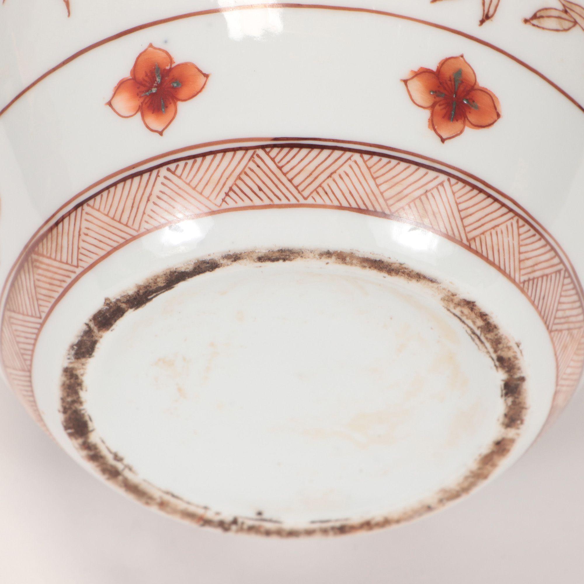 Pareja de tarros decorados de porcelana china con tapa en venta 3