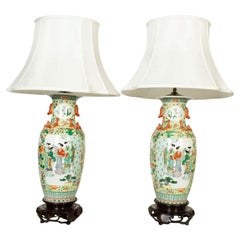 Paire de vases en porcelaine de Chine montés en lampes