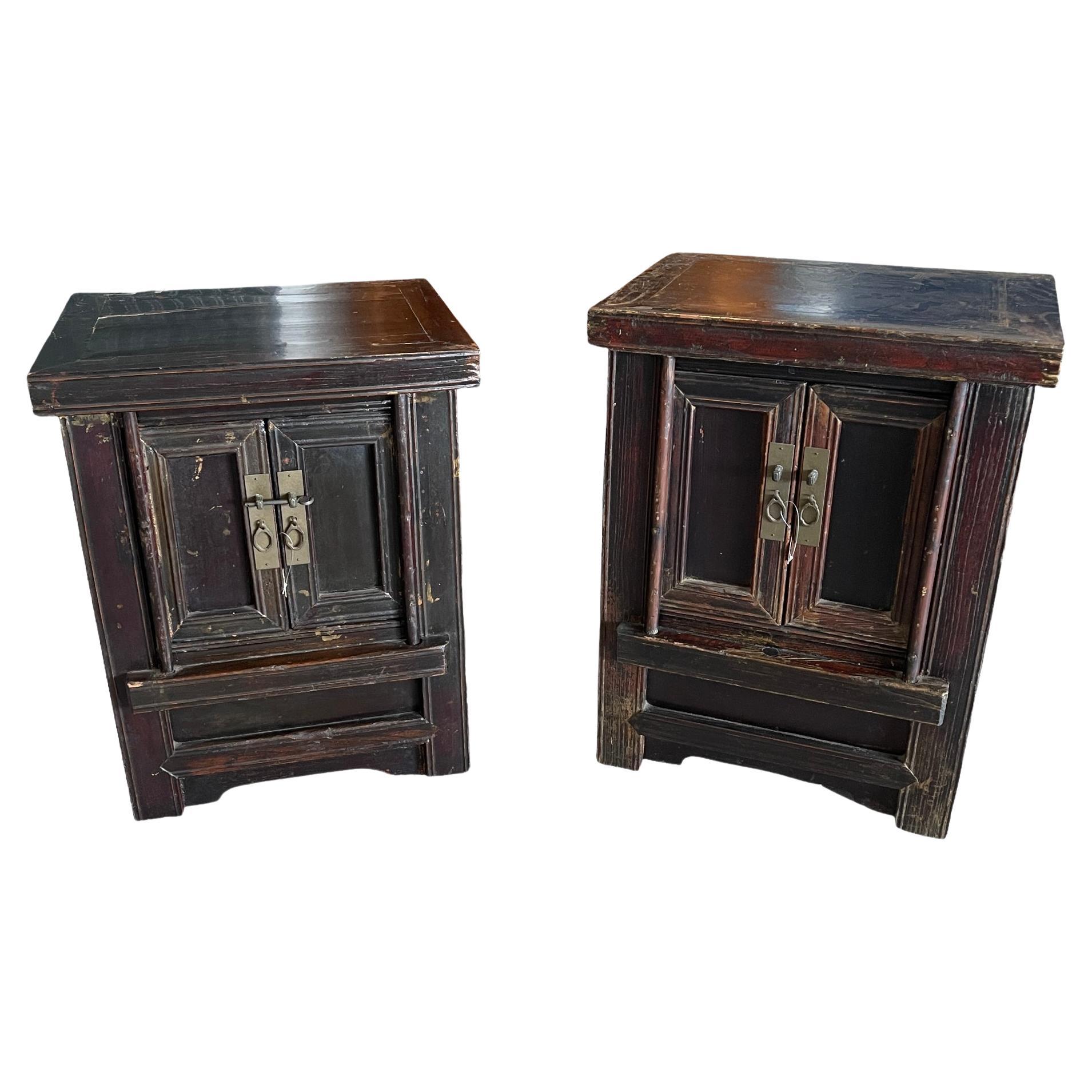 A pair of Chinese Qing Dynasty period bedside cabinets from the 19th century For Sale
