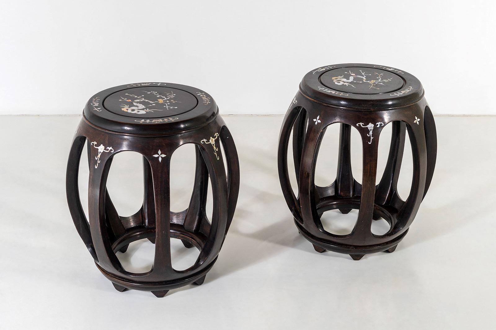 A Pair of Chinese Rosewood Circular Drum Side Tables with Mother of Pearl Inlay In Good Condition For Sale In Llanbrynmair, GB