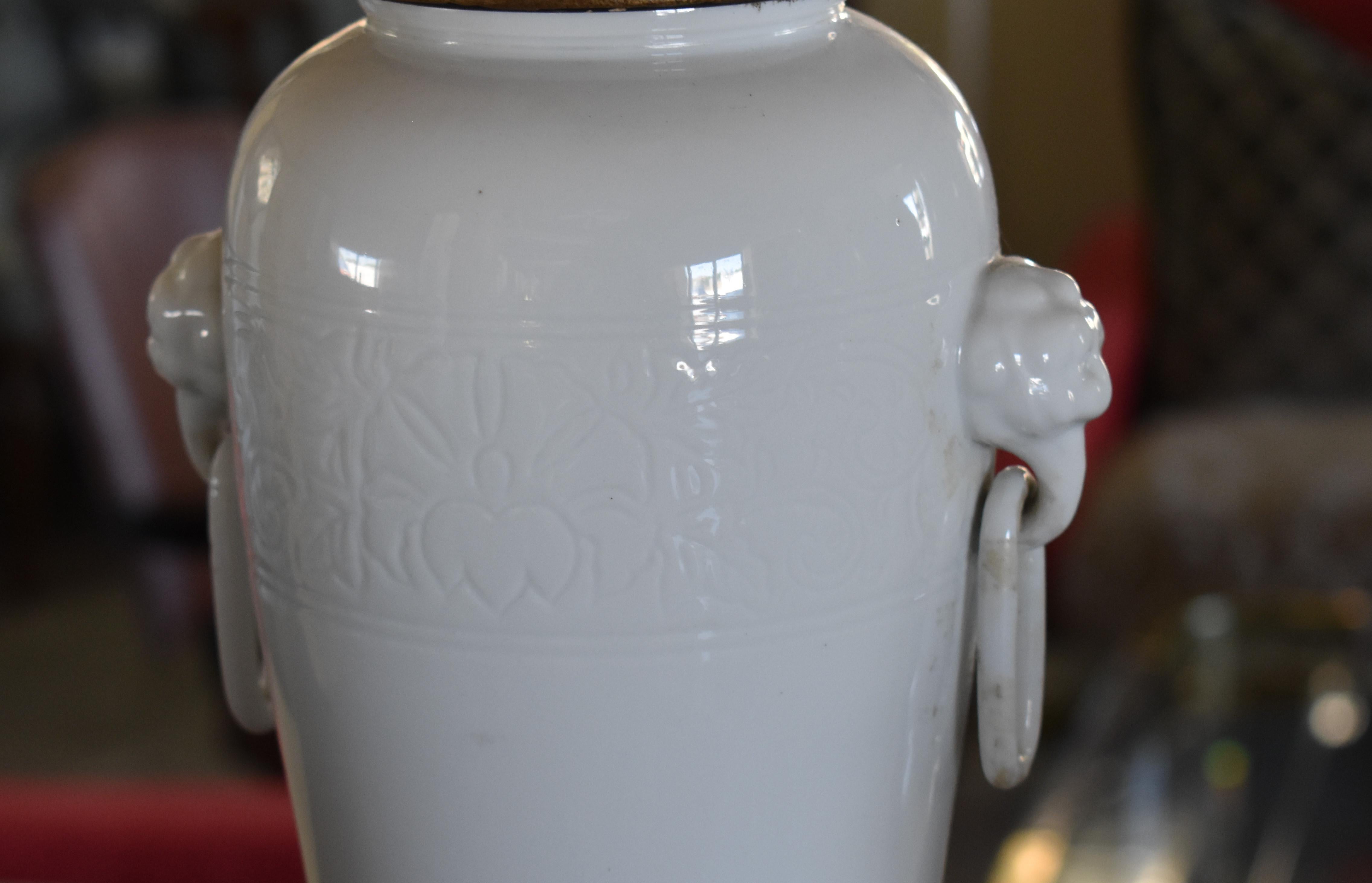 Paire de vases / lampes en porcelaine émaillée Yao Chin?Ese Ting avec base Chinoiserie en vente 4