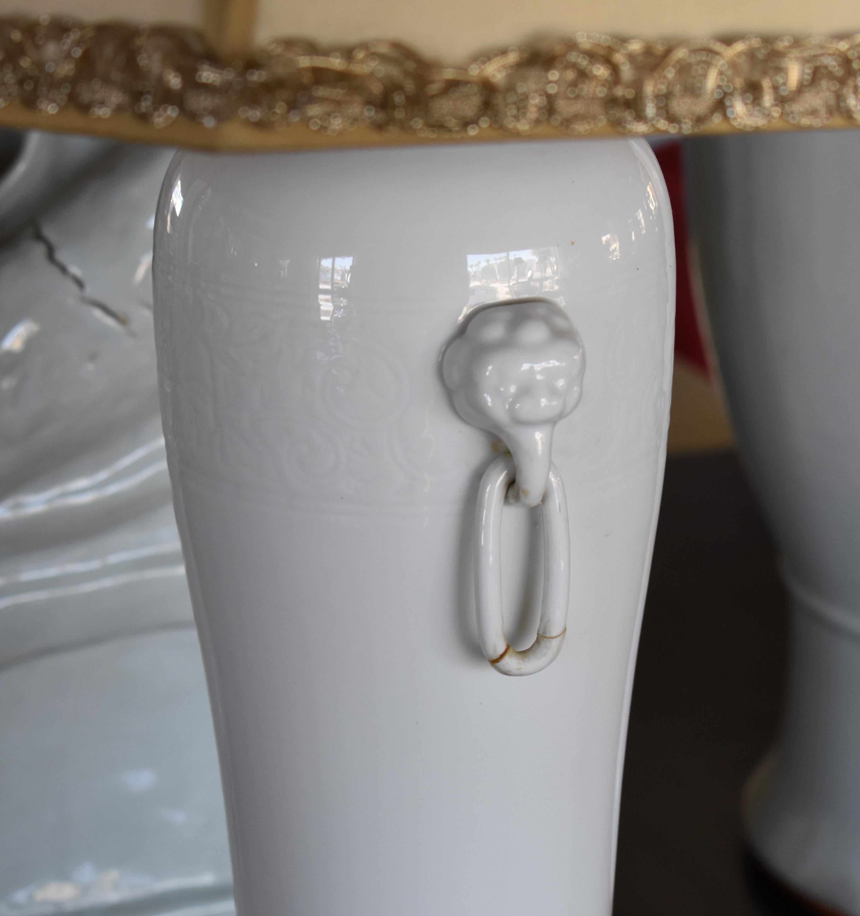 Paire de vases / lampes en porcelaine émaillée Yao Chin?Ese Ting avec base Chinoiserie en vente 5