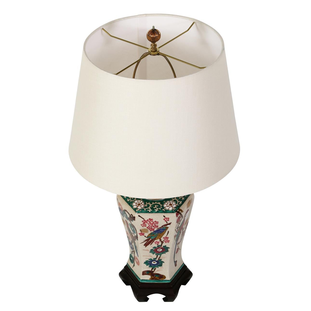 20ième siècle Paire de lampes en céramique chinoiseries en vente