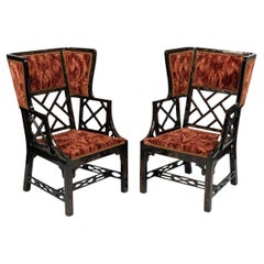 Pareja de Sillas de Ala Estilo Chippendale Chinoiserie en Terciopelo Rojo, Siglo XX