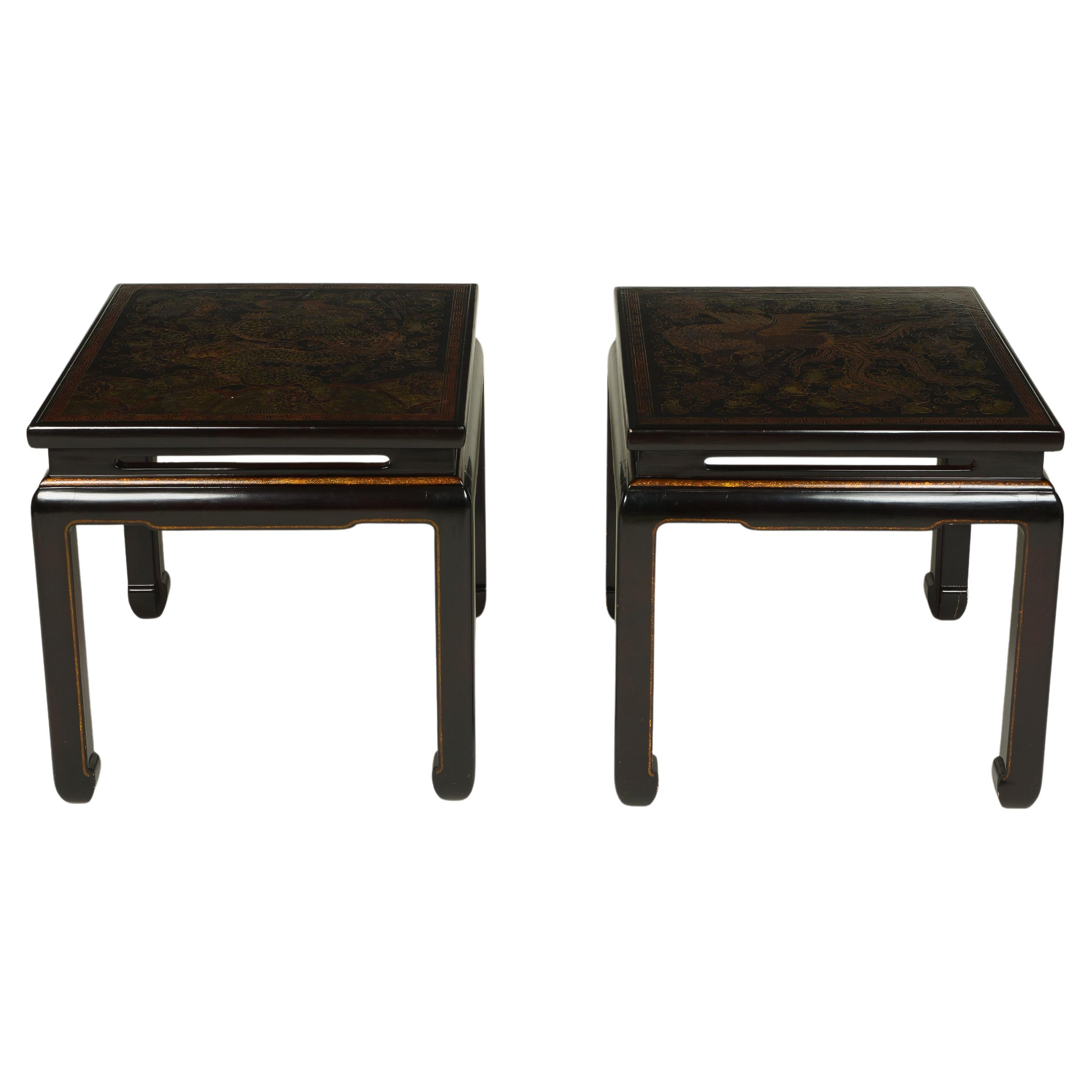 Ein Paar dunkelbraune, quadratische Coromandel-Lack-Tische im Chinoiserie-Stil