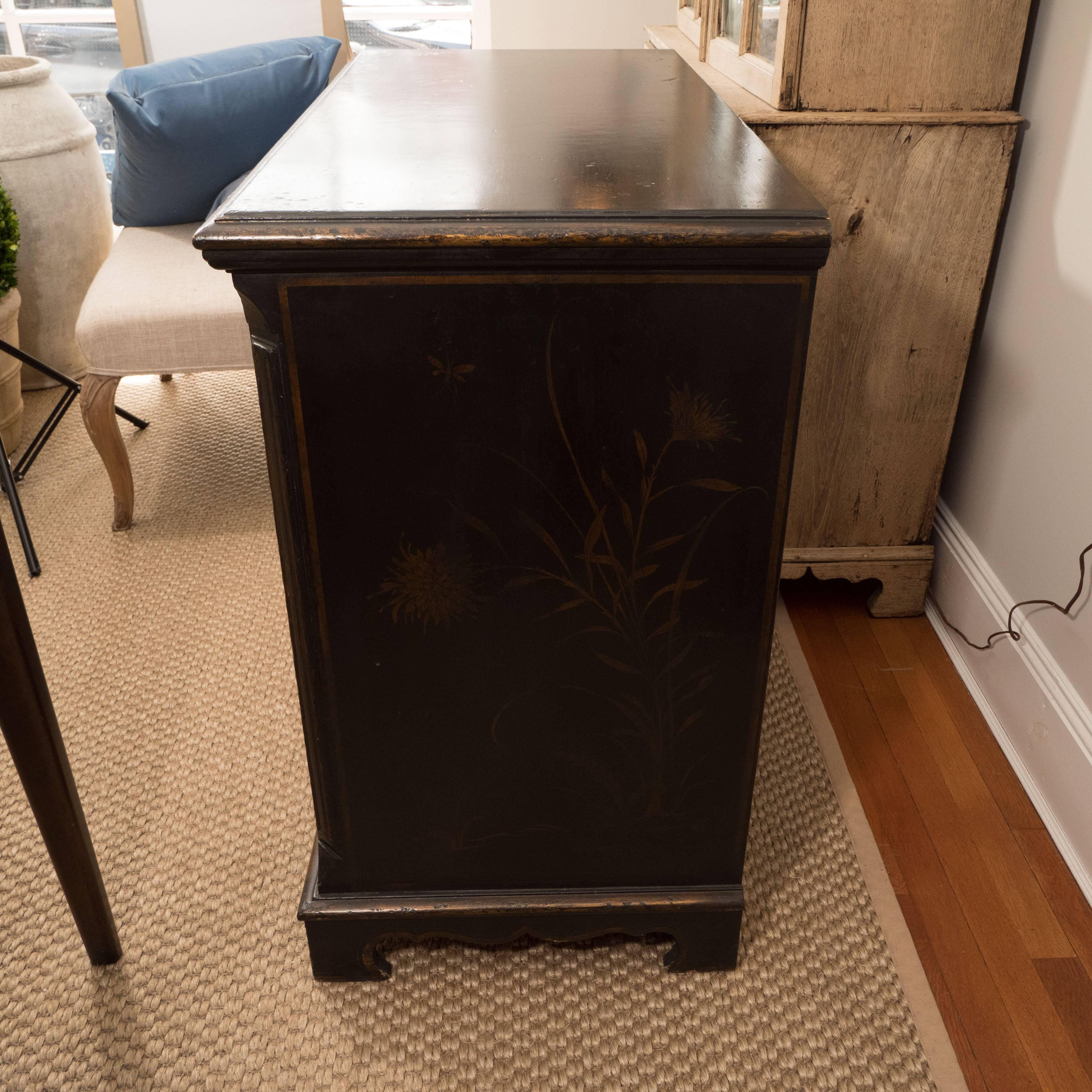 Pair of Chinoiserie Painted Chests 4